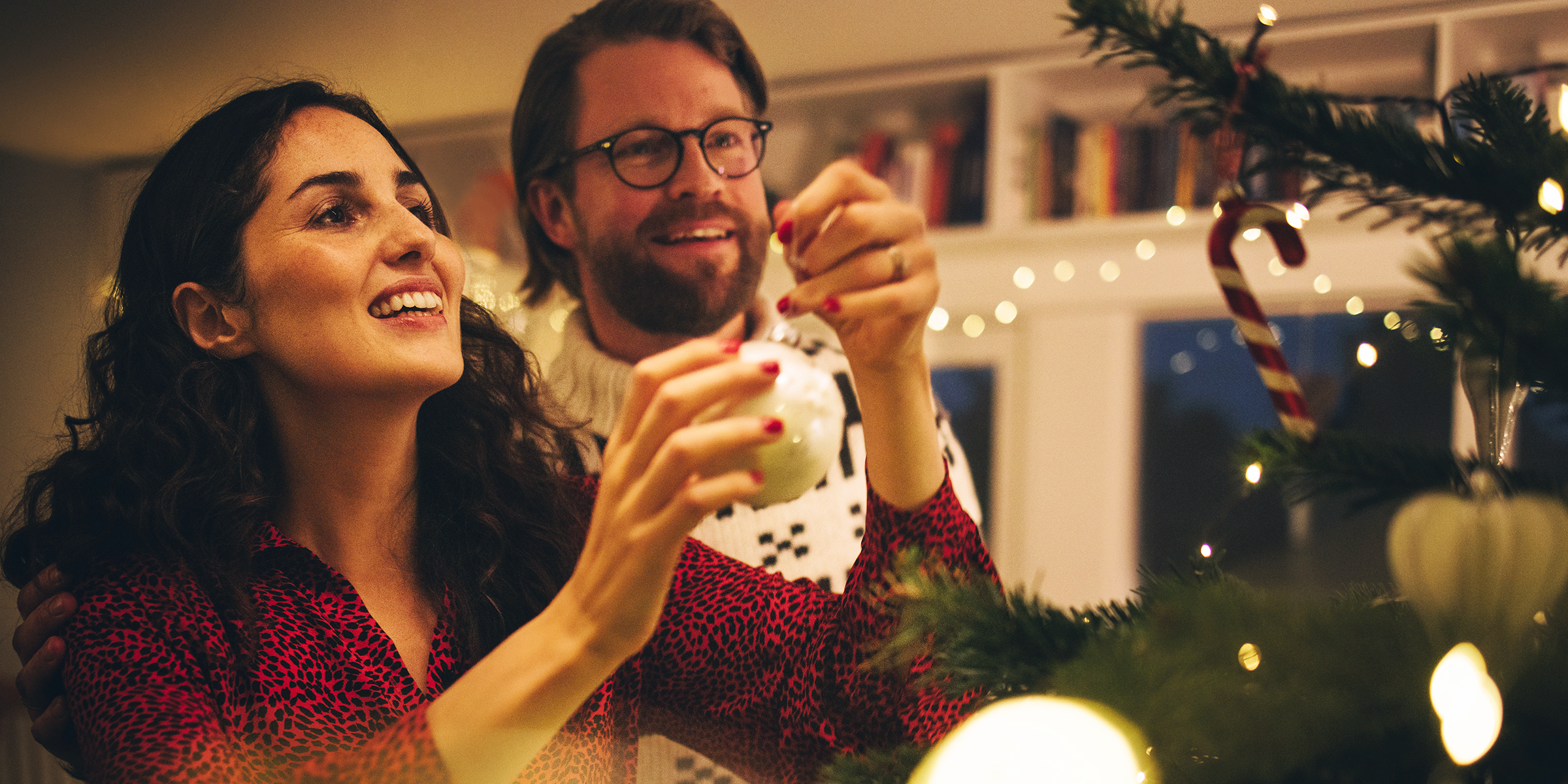 A couple decorating a Christmas tree | Source: Shutterstock