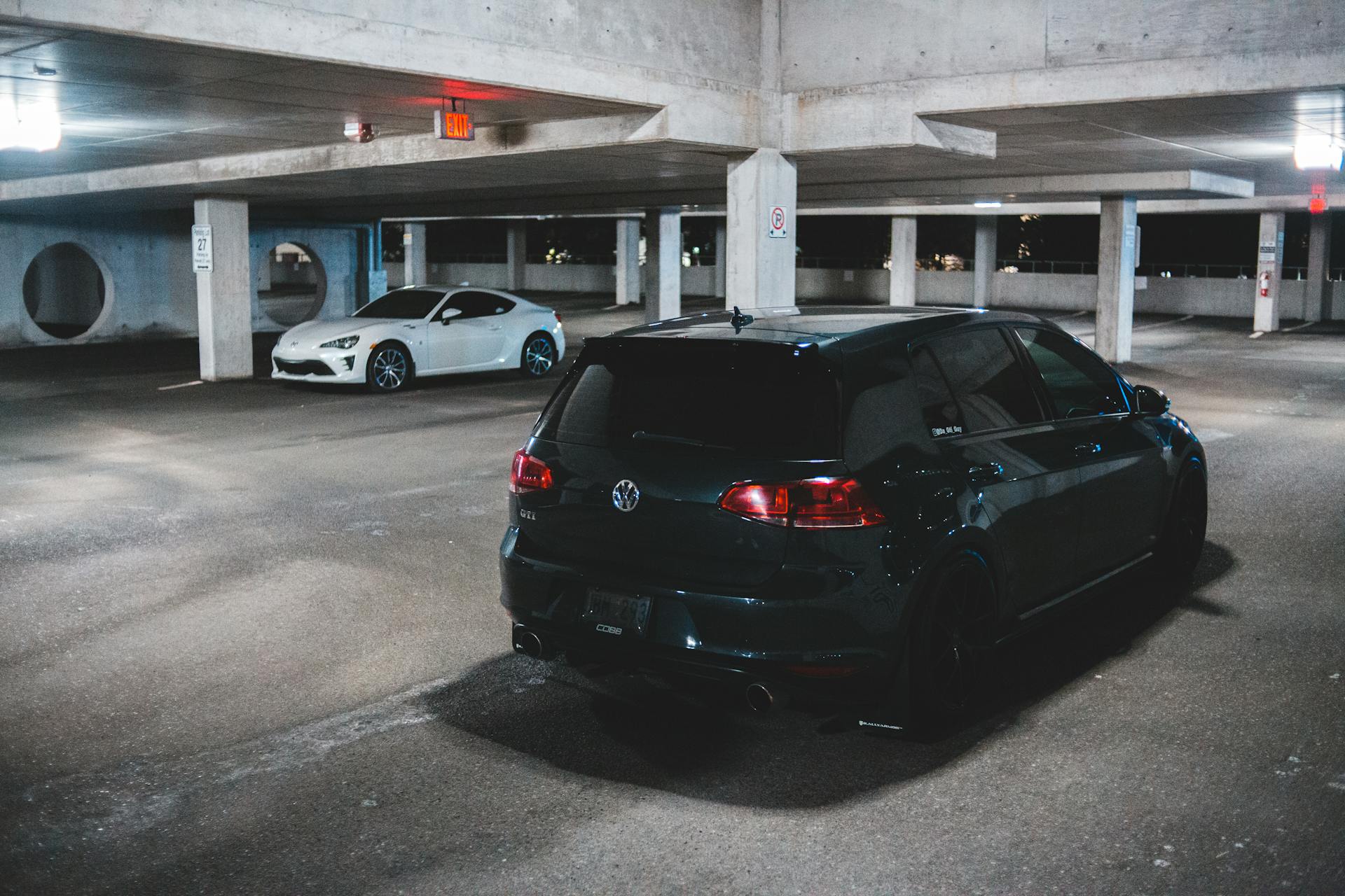 Cars in a parking lot | Source: Pexels