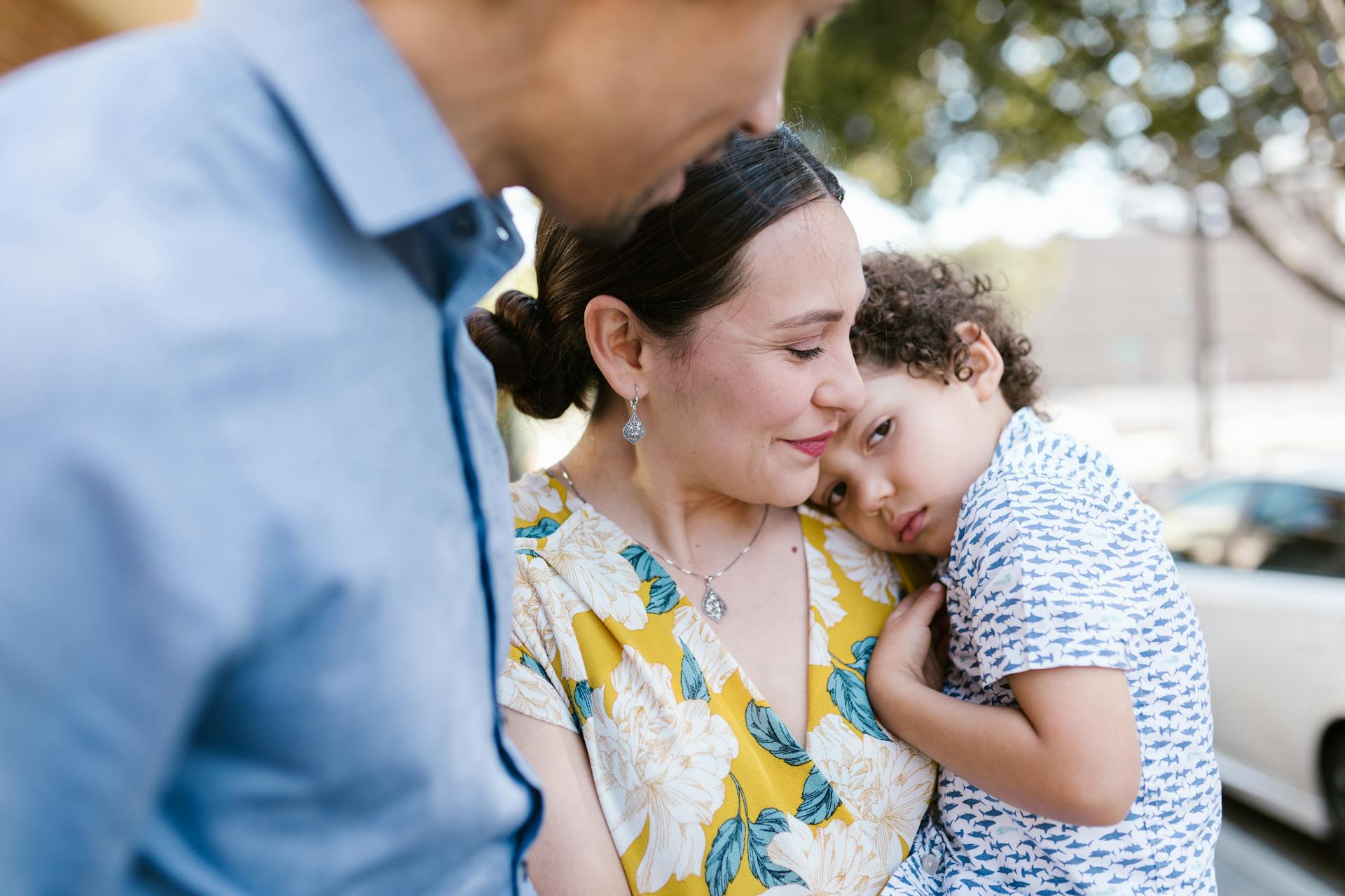 A couple with a little boy | Source: Pexels