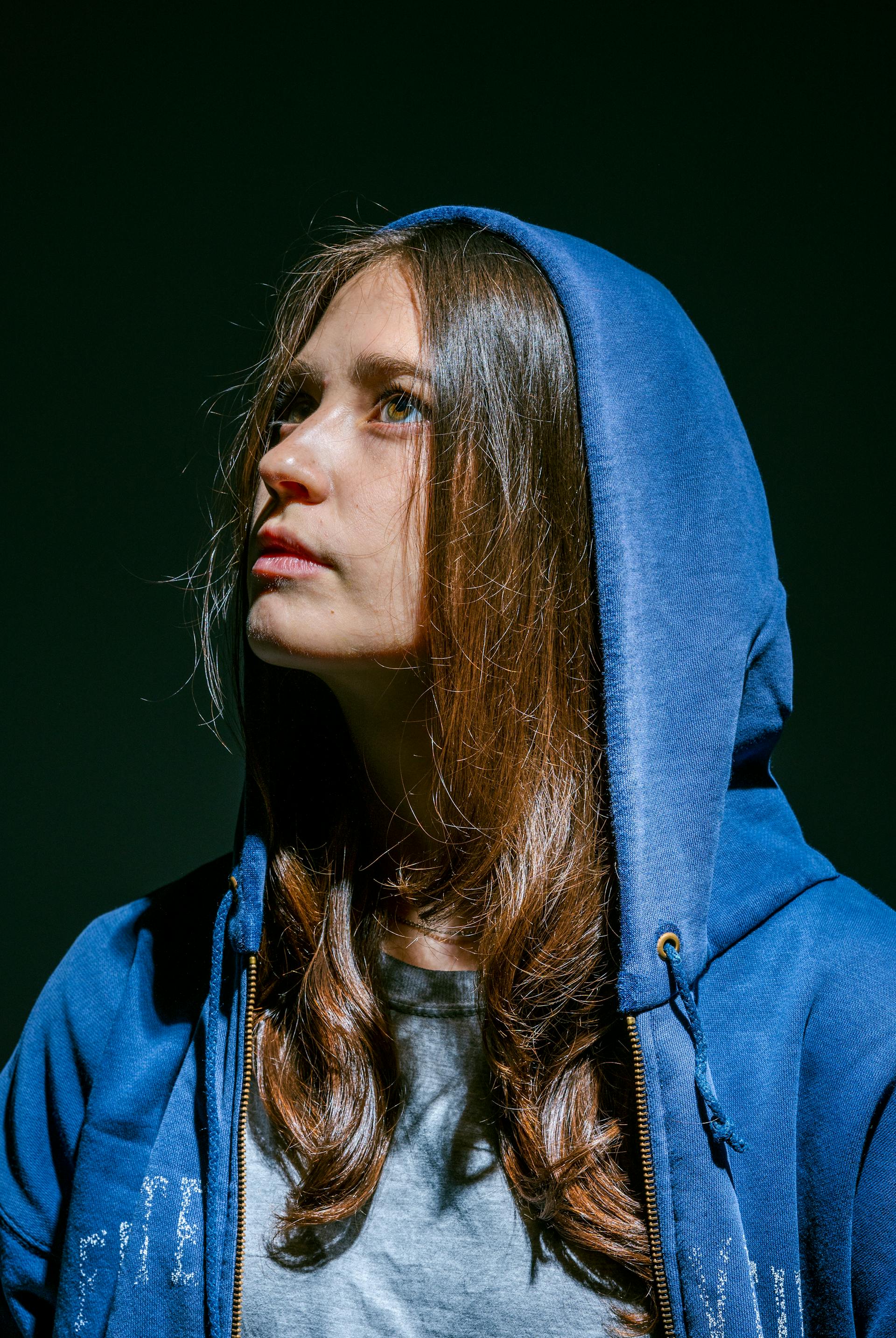 A woman wearing a hoodie | Source: Pexels
