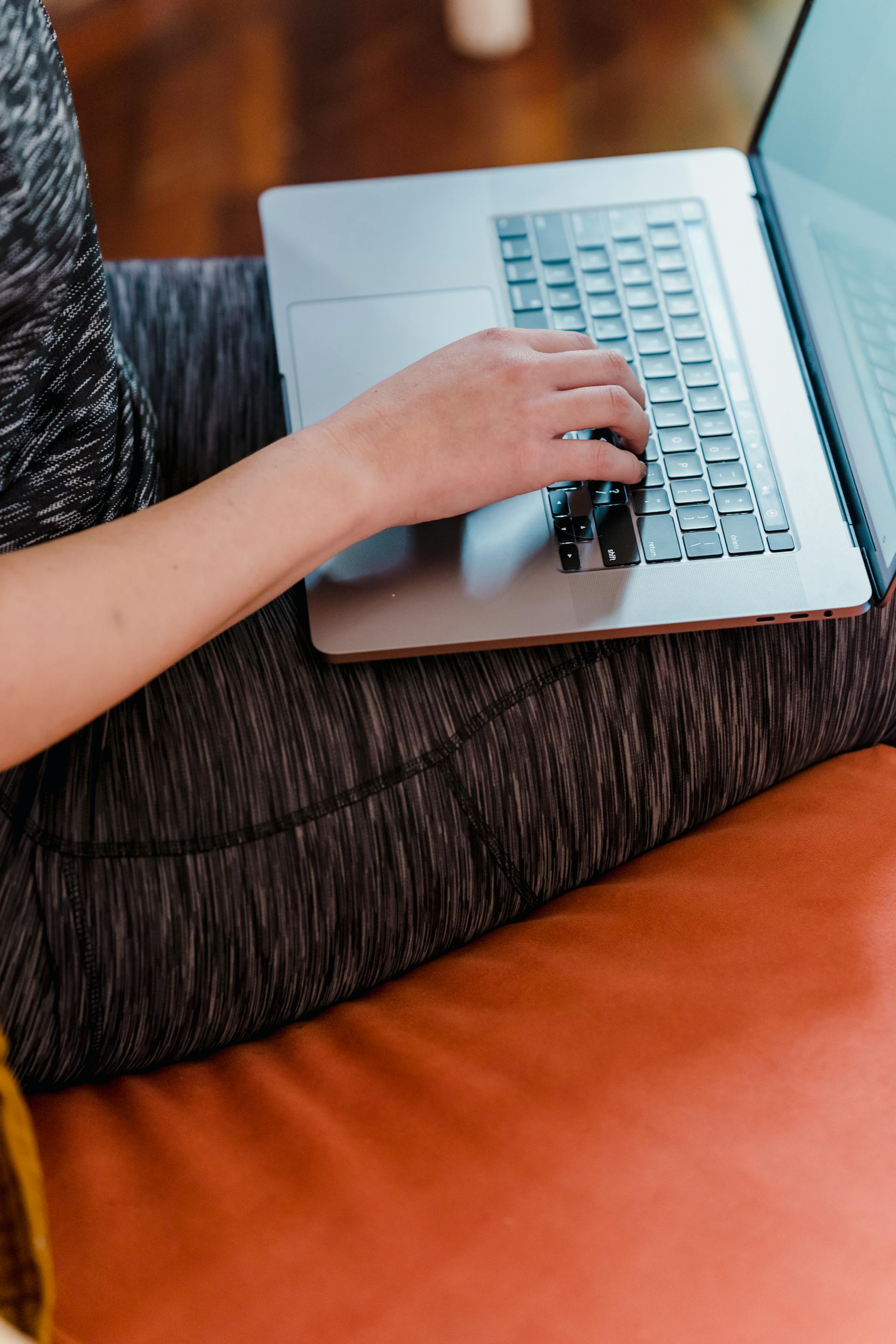 A close-up shot of a woman using her laptop | Source: Pexels