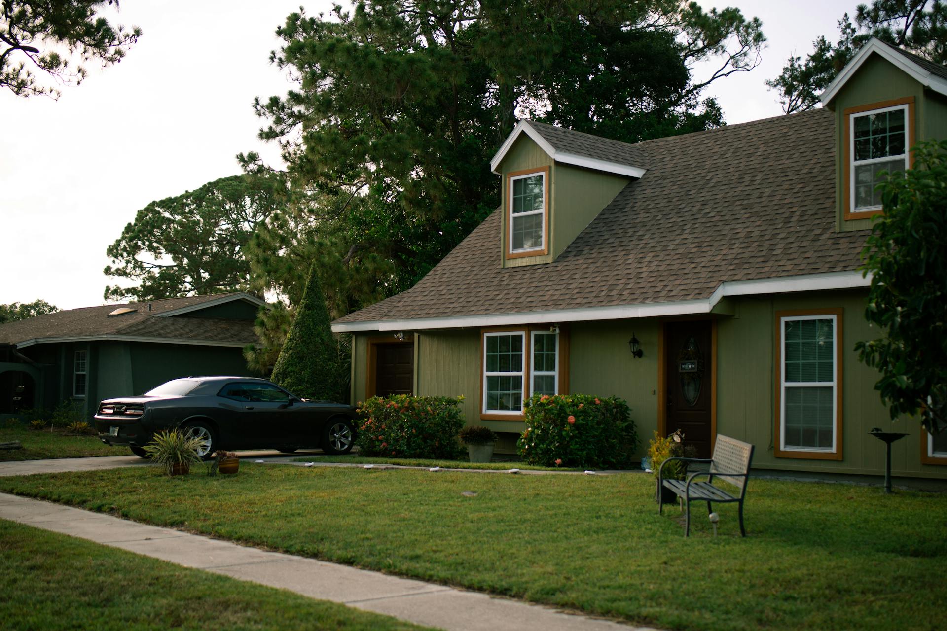 A car parked in the driveway of a house | Source: Pexels