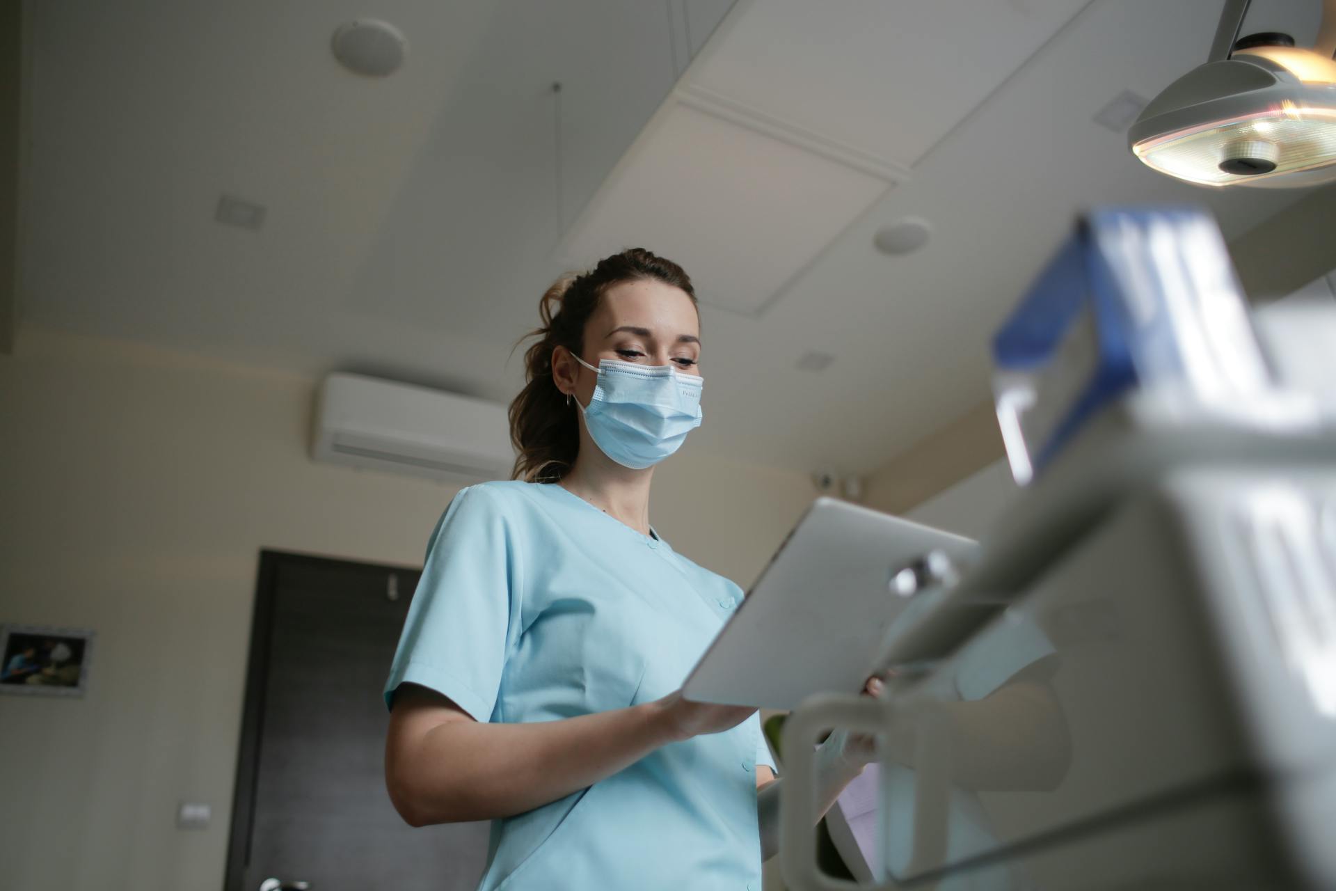 A nurse in a hospital room | Source: Pexels