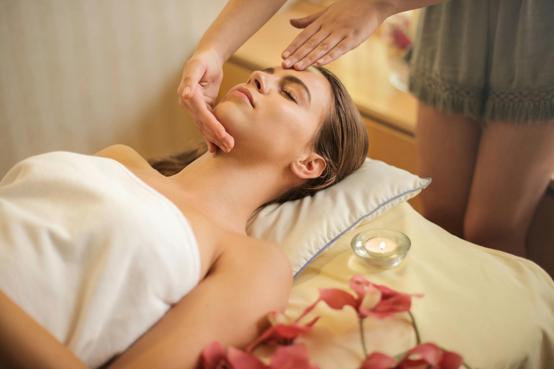 A woman enjoying a relaxing massage in a spa | Source: Pexels