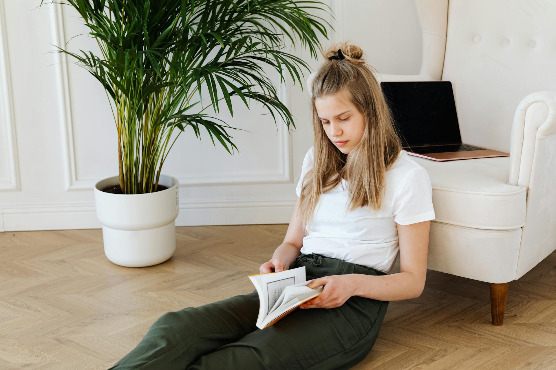 A teen girl reading a book | Source: Pexels