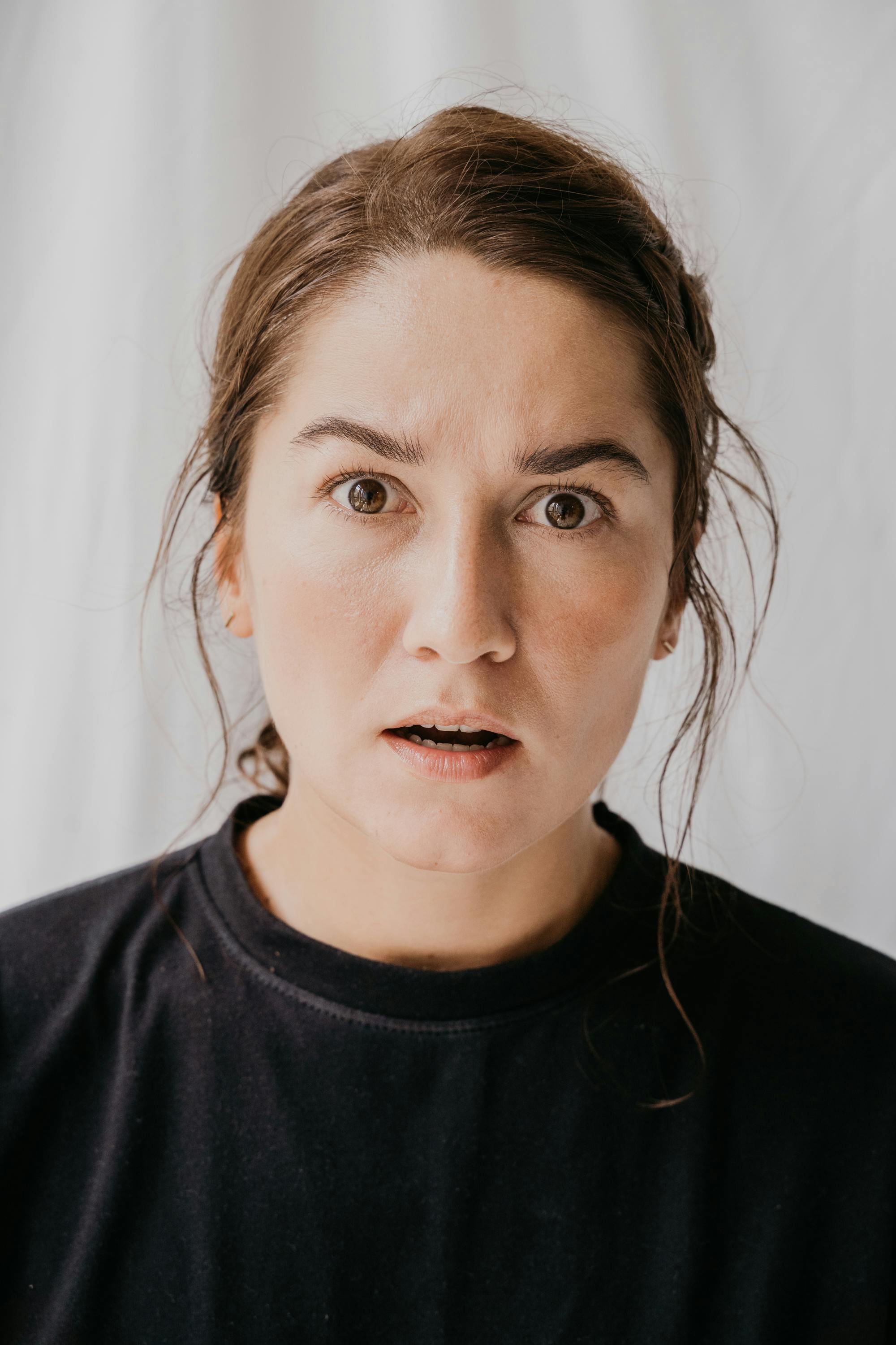 A woman staring in surprise | Source: Pexels