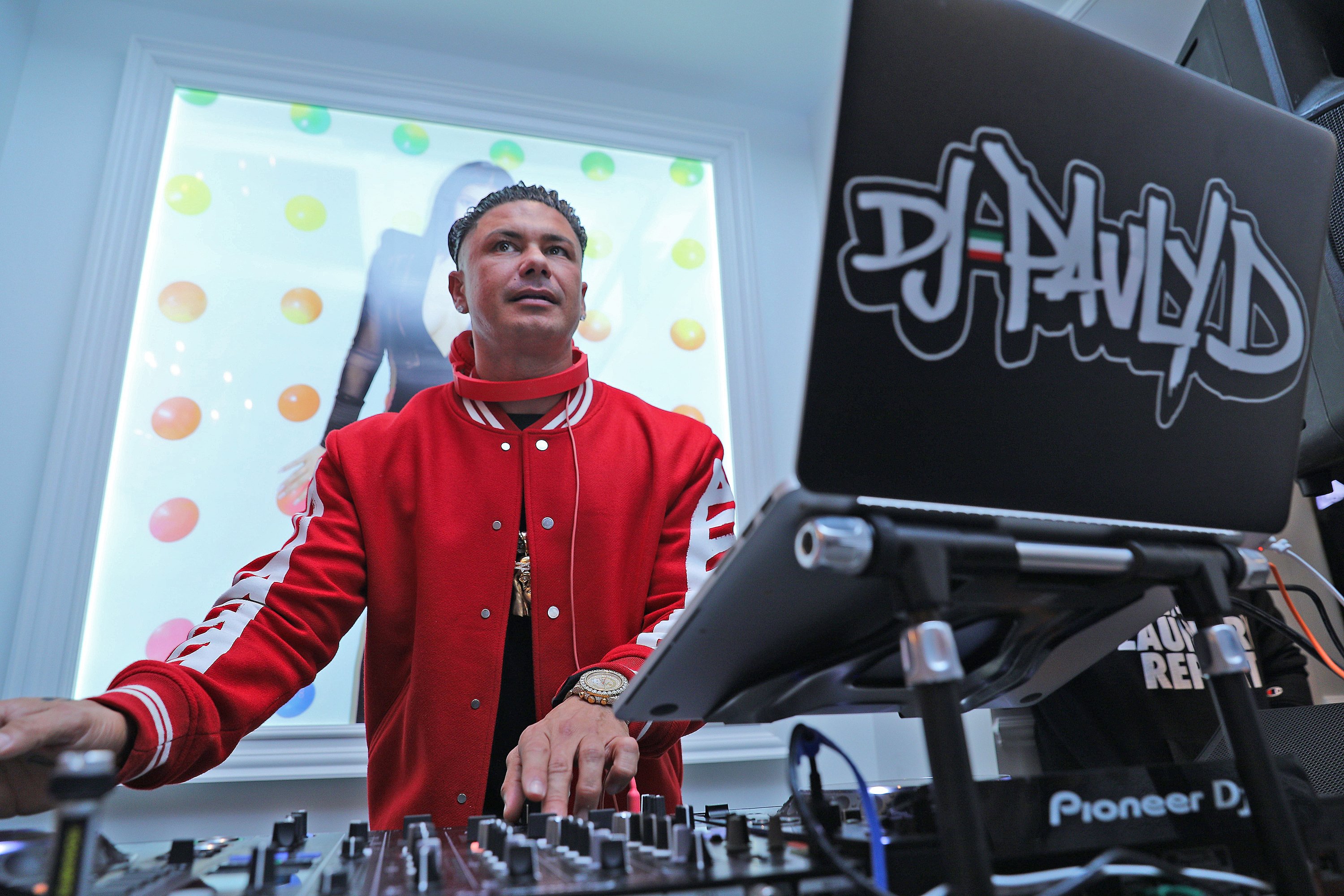 Pauly D performs at the grand opening of the Sugar Factory at Mall of America on November 22, 2019, in Bloomington, Minnesota. | Source: Getty Images