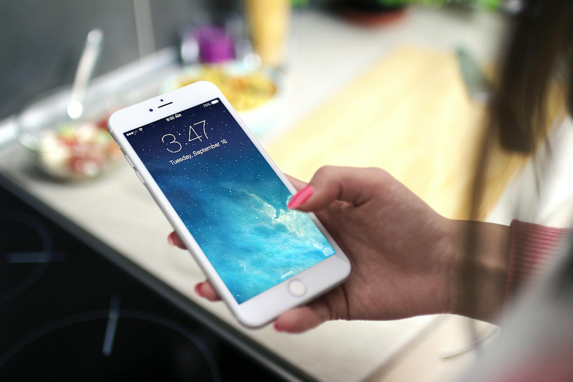A woman holding a cell phone | Source: Pexels