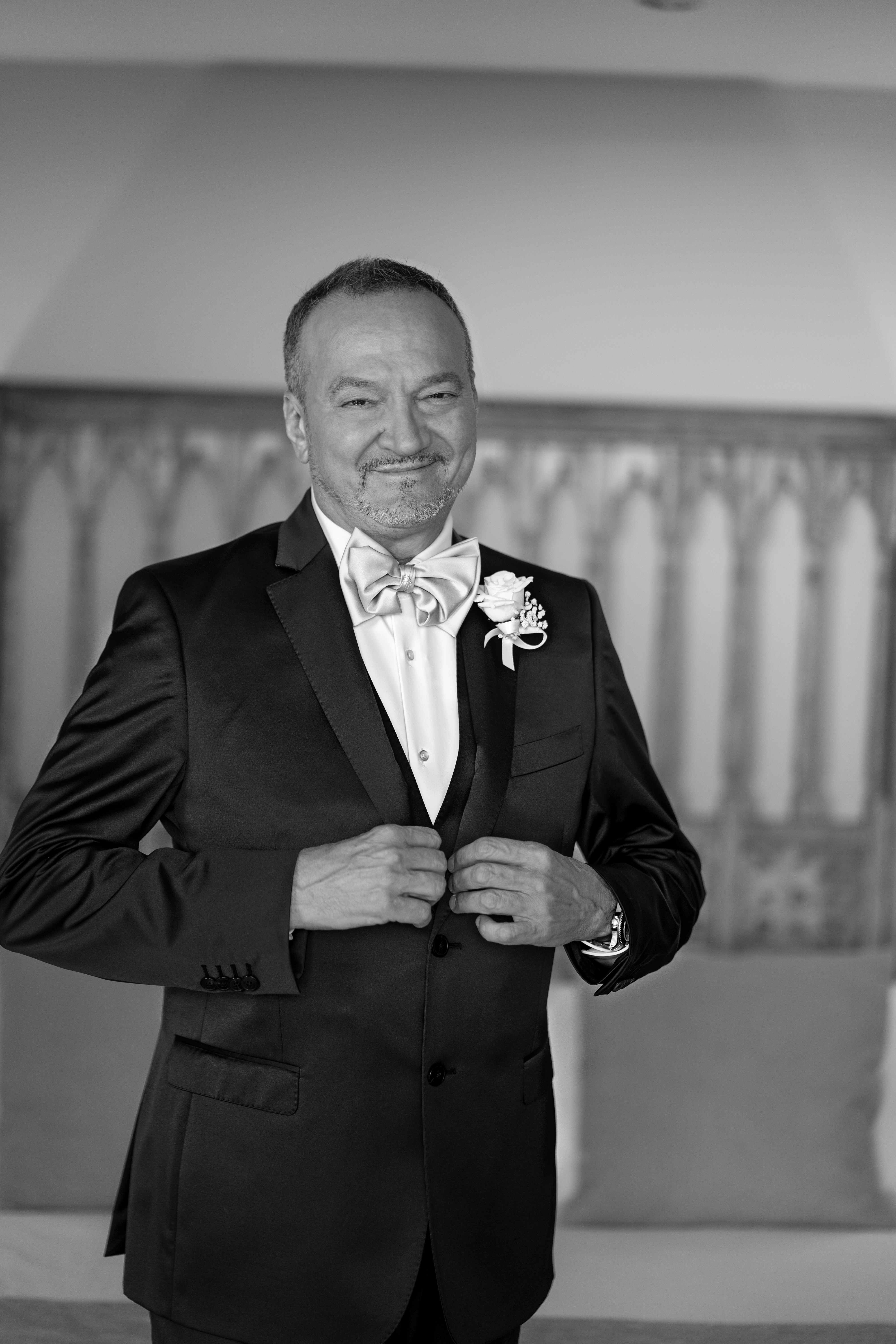 A man in a suit slightly smiling | Source: Unsplash