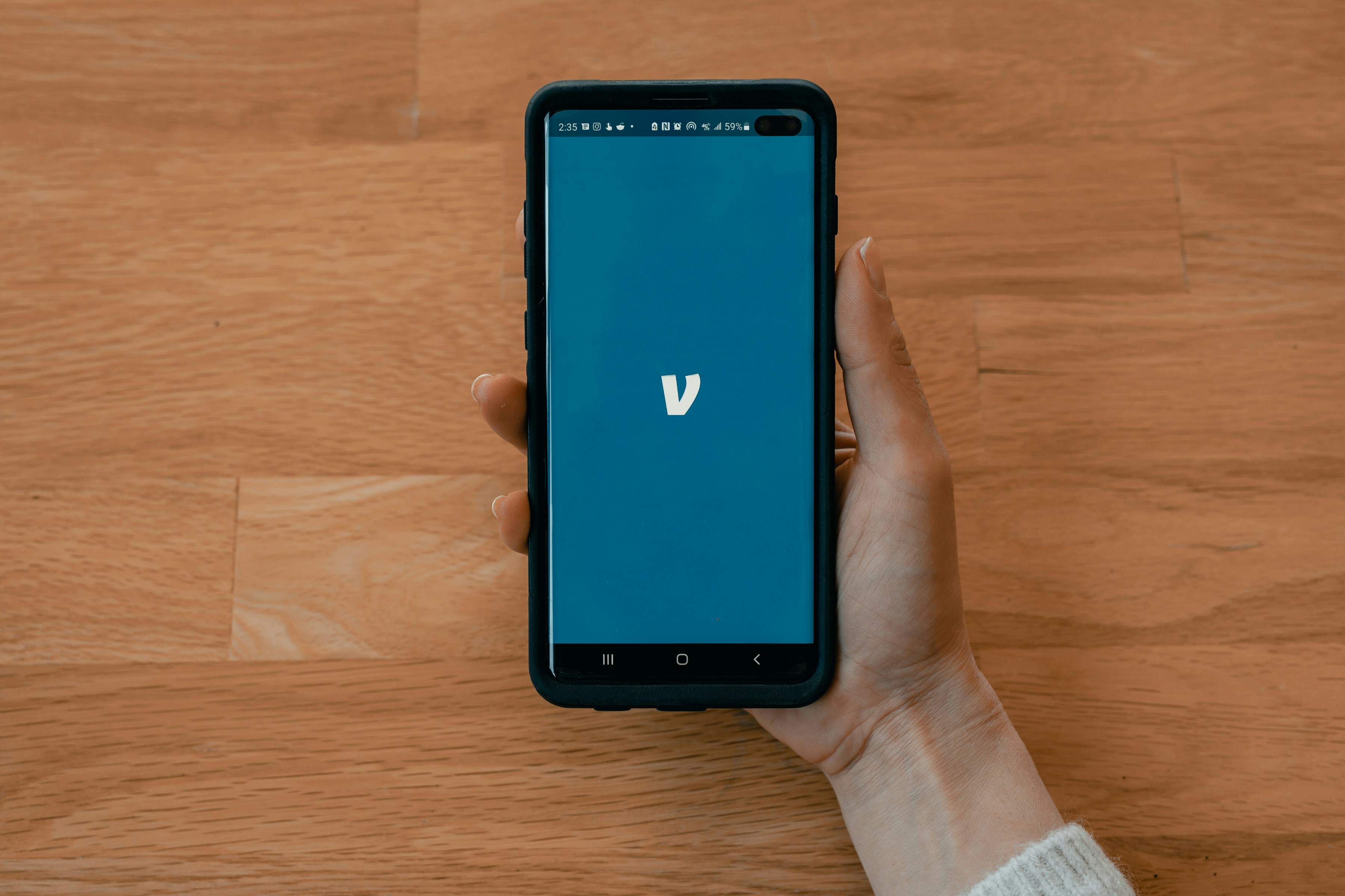 A person holding a cellphone | Source: Unsplash