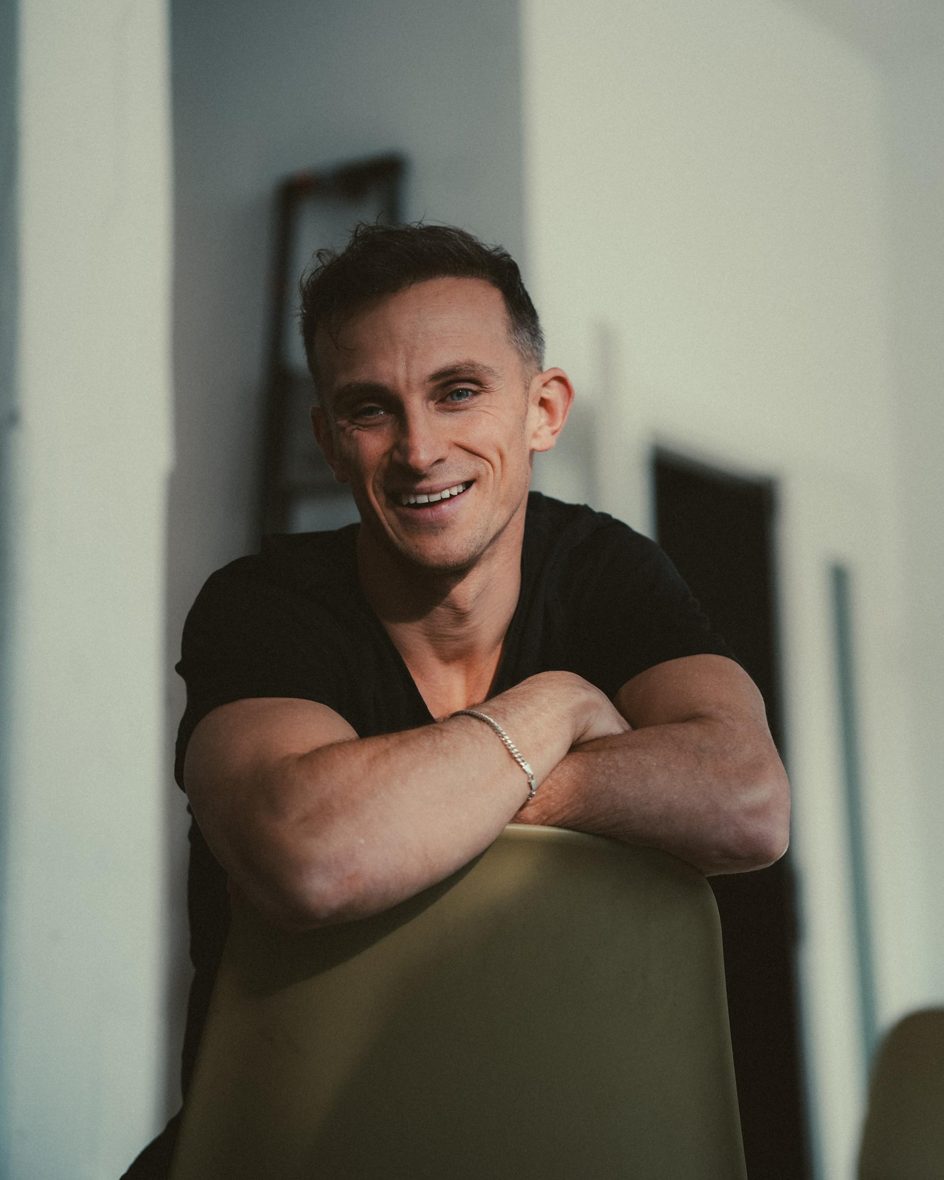 A man smiling at someone | Source: Pexels