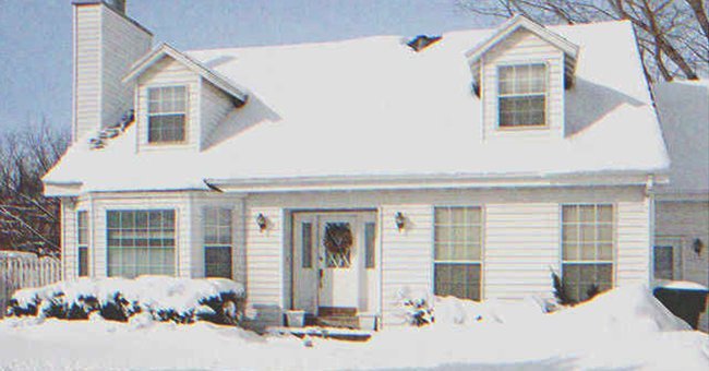 A house covered in snow | Source: Shutterstock