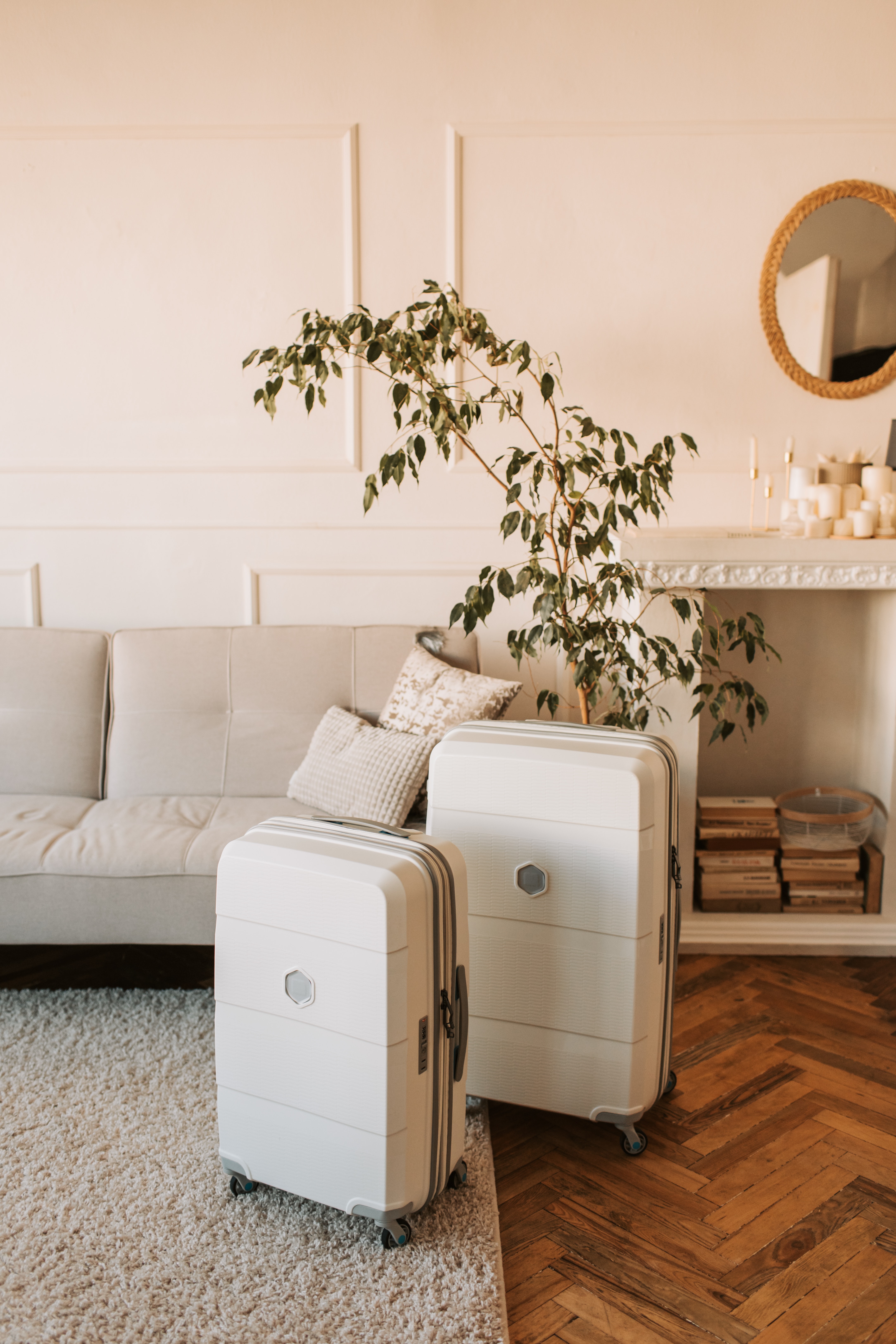 Suitcases in a house | Source: Pexels