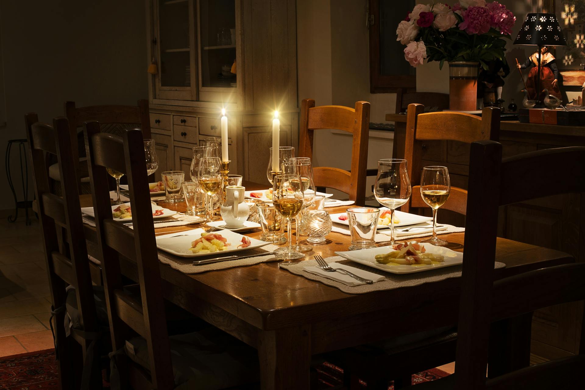 A dinner table | Source: Pexels