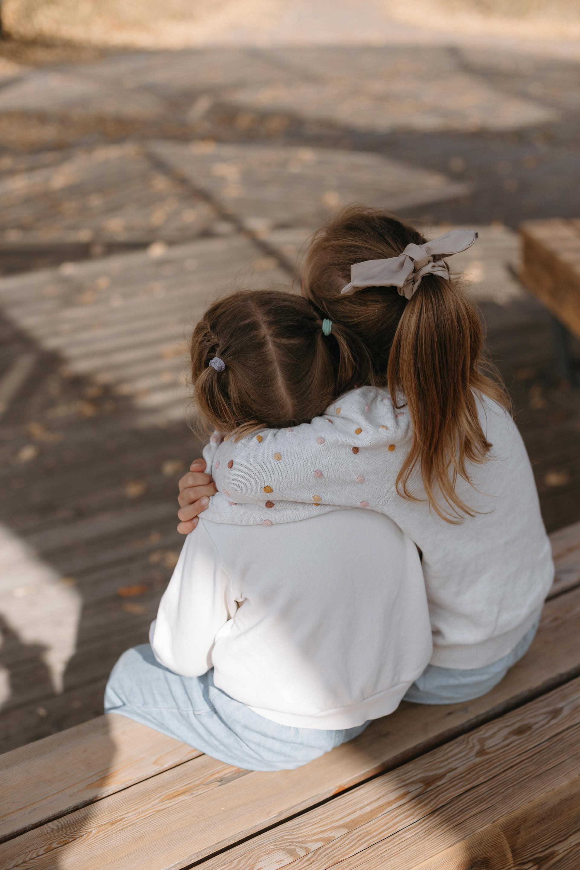 Two girls sitting and hugging | Source: Pexels