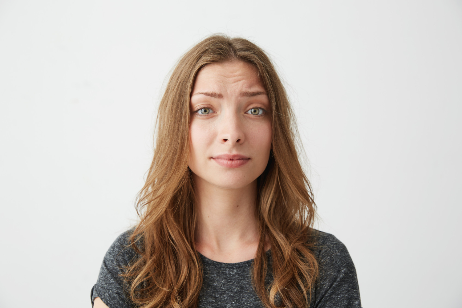 A woman frowning | Source: Freepik