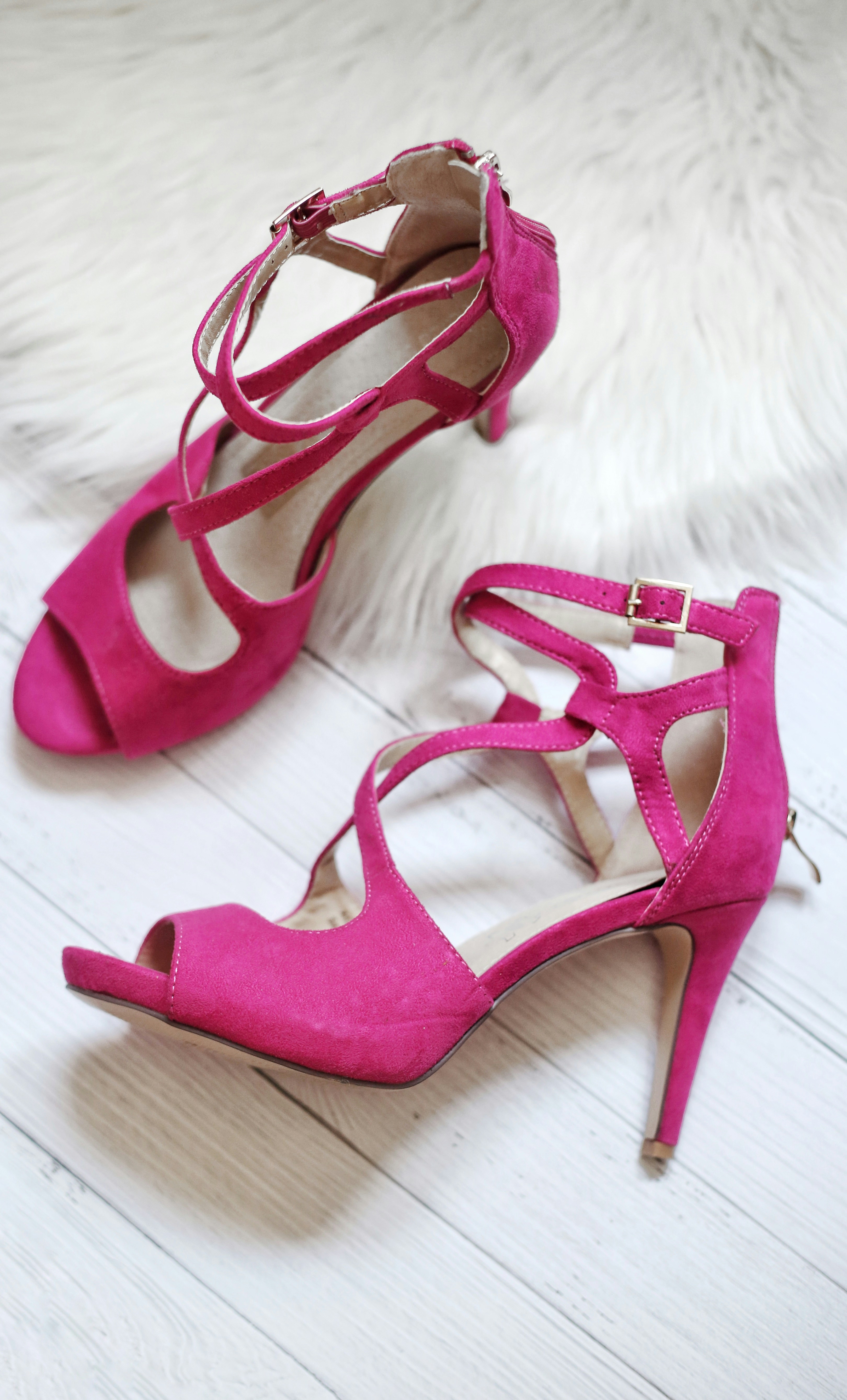 A pair of pink heels | Source: Unsplash