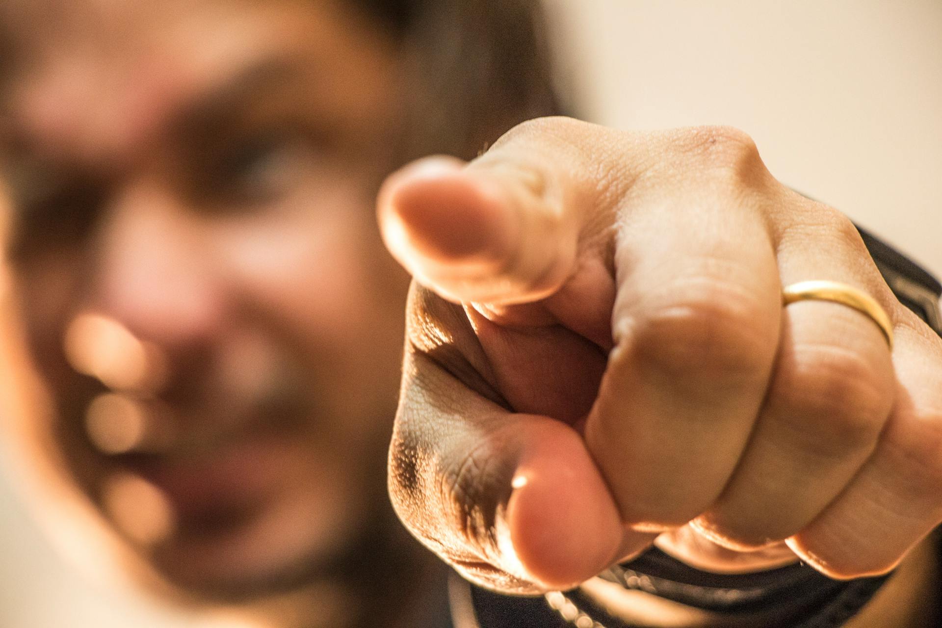 A man pointing his finger | Source: Pexels