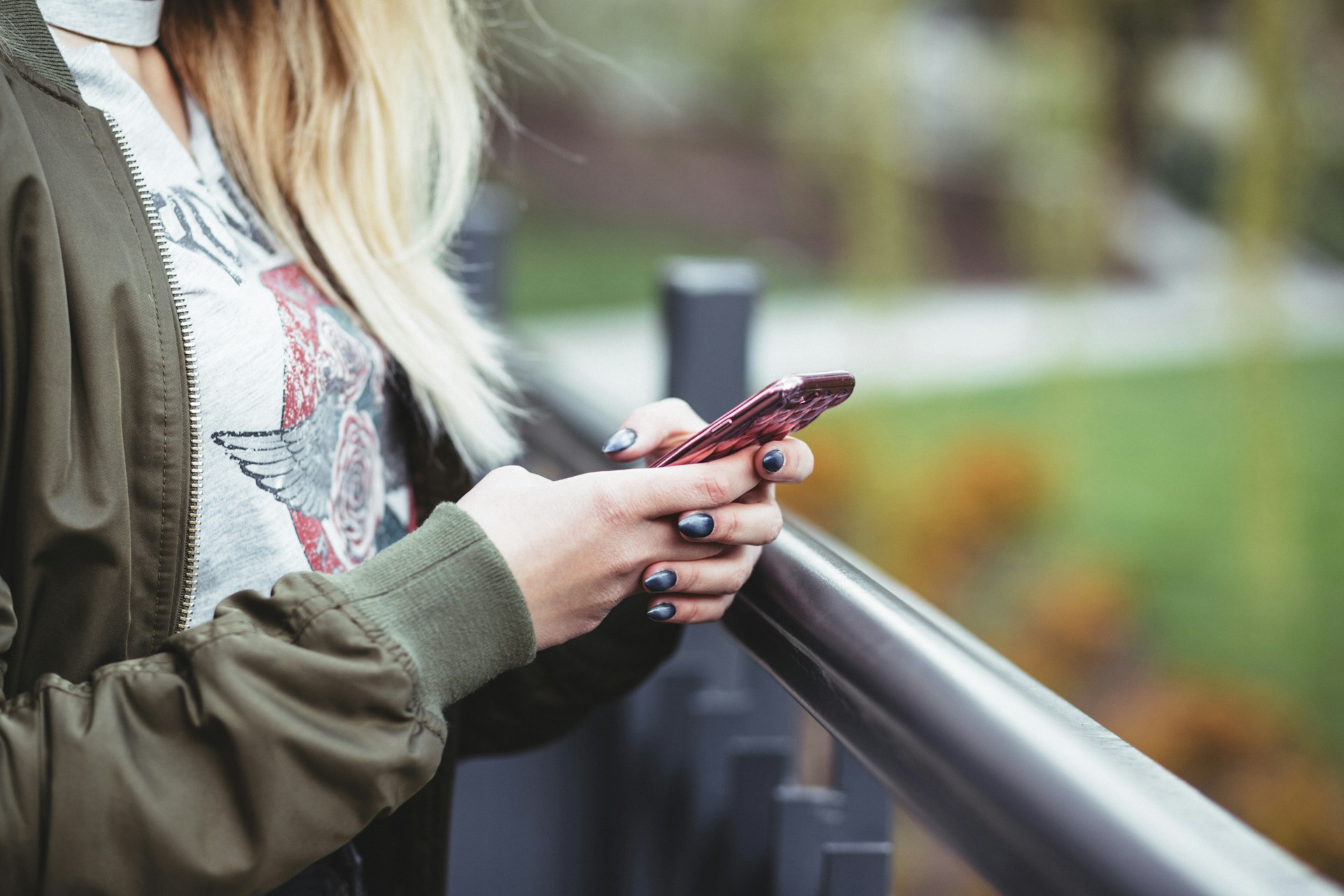 A woman holding her phone | Source: Unsplash