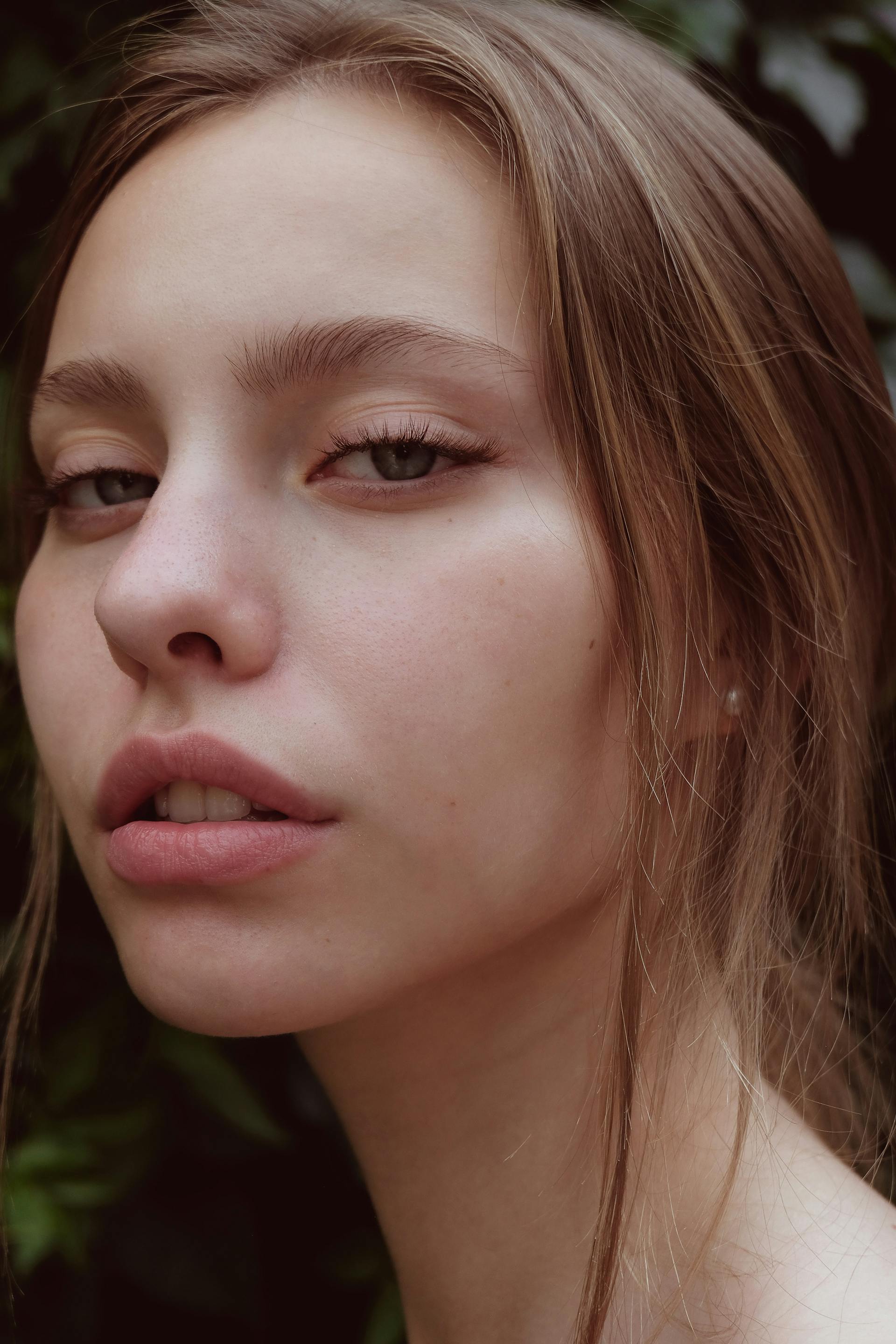 An unhappy-looking woman | Source: Pexels