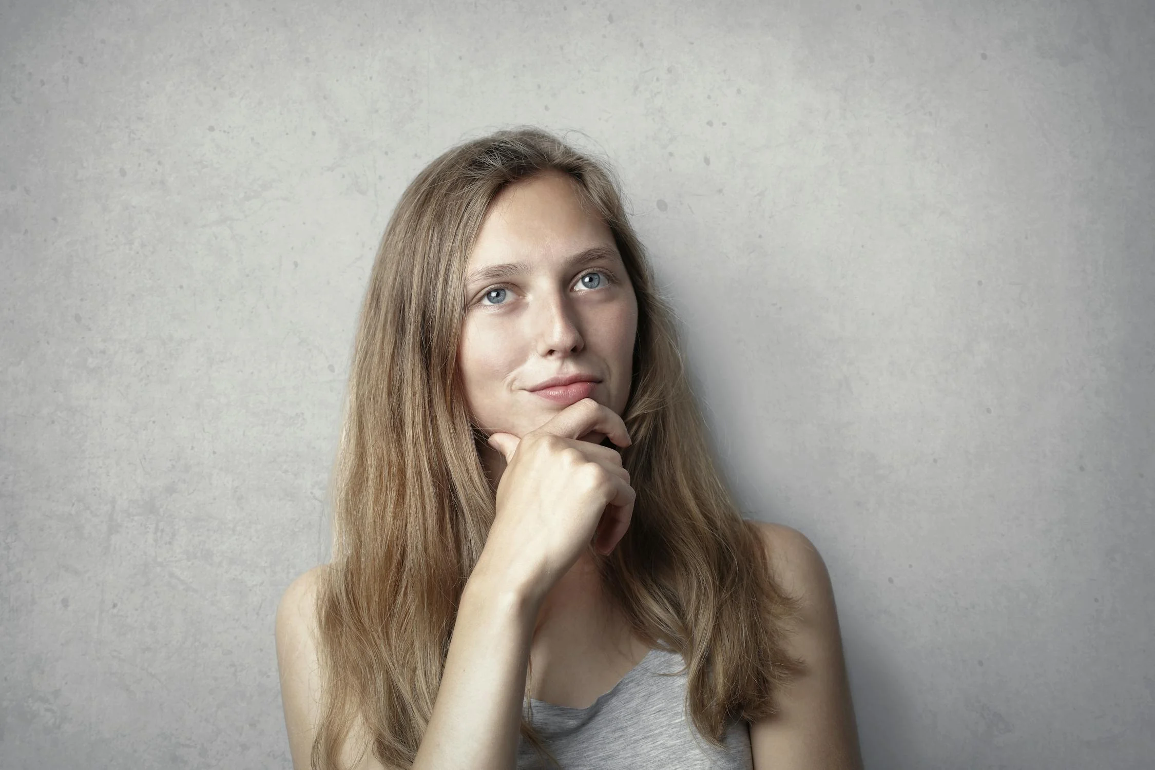 A thoughtful woman | Source: Pexels