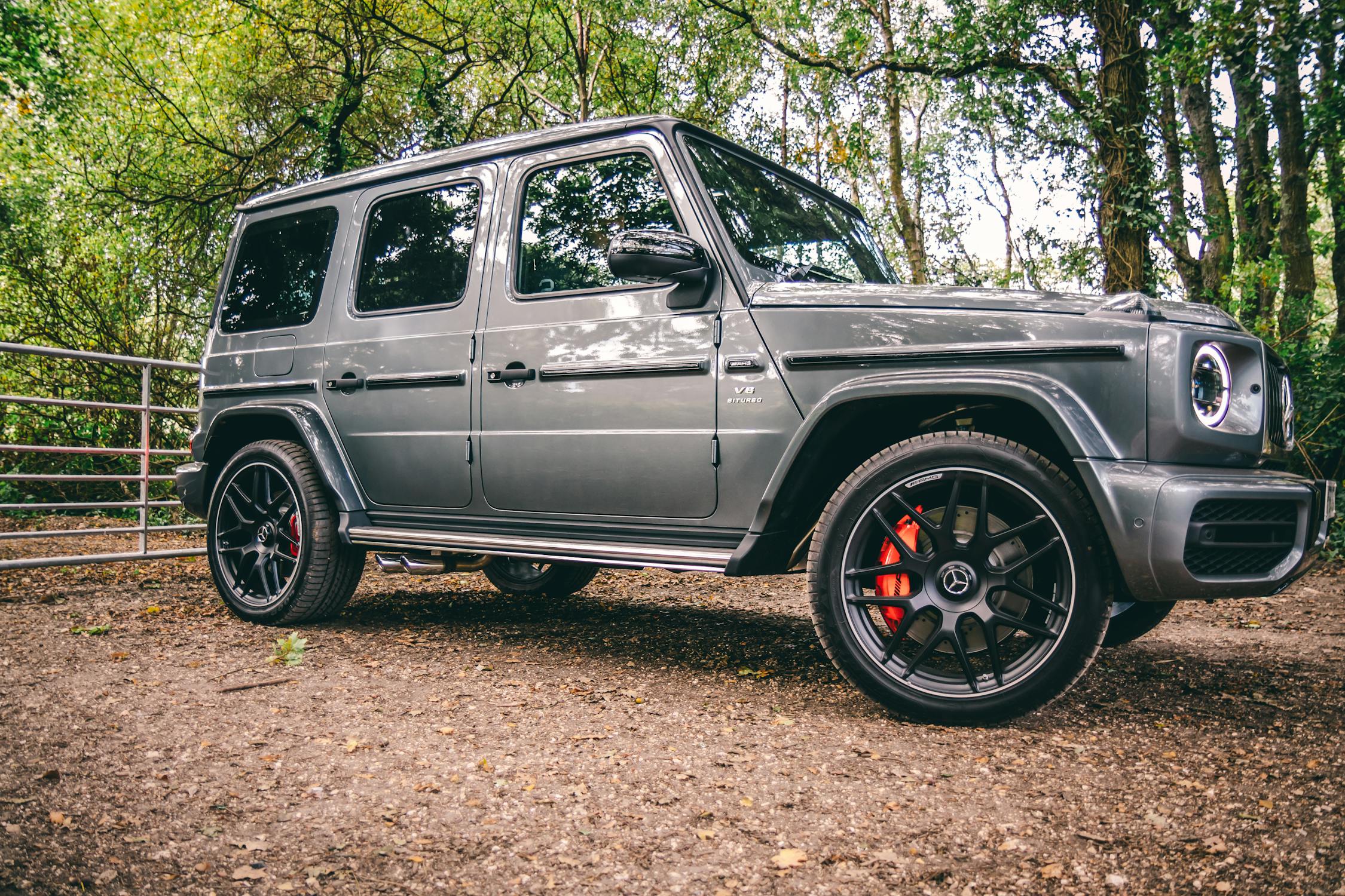 A gray SUV | Source: Pexels