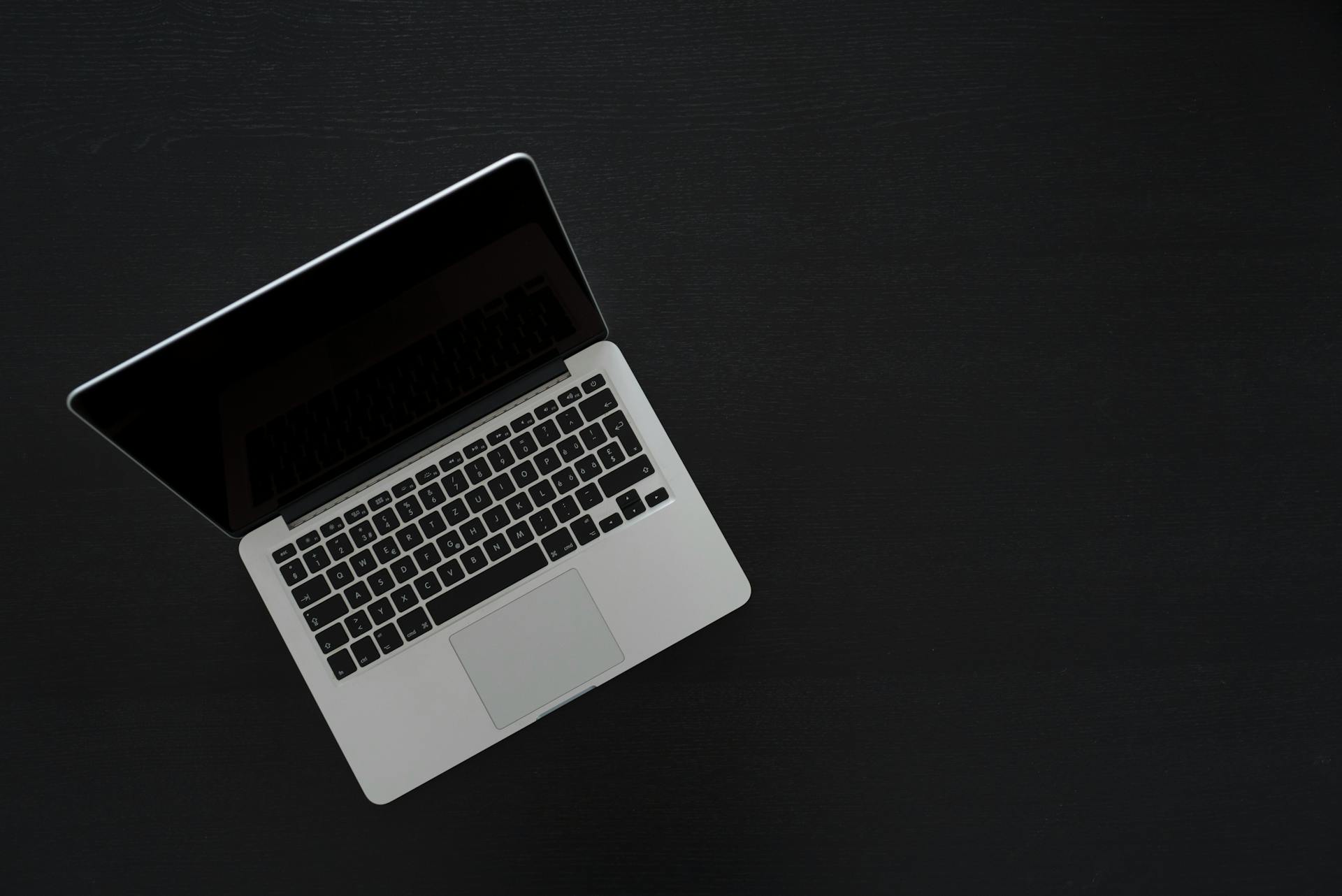 A Mom of 7 Demanded My Deaf Grandpa Get Out of the Elevator—So I Brought Her Back to Reality 22 A laptop on a table | Source: Pexels
