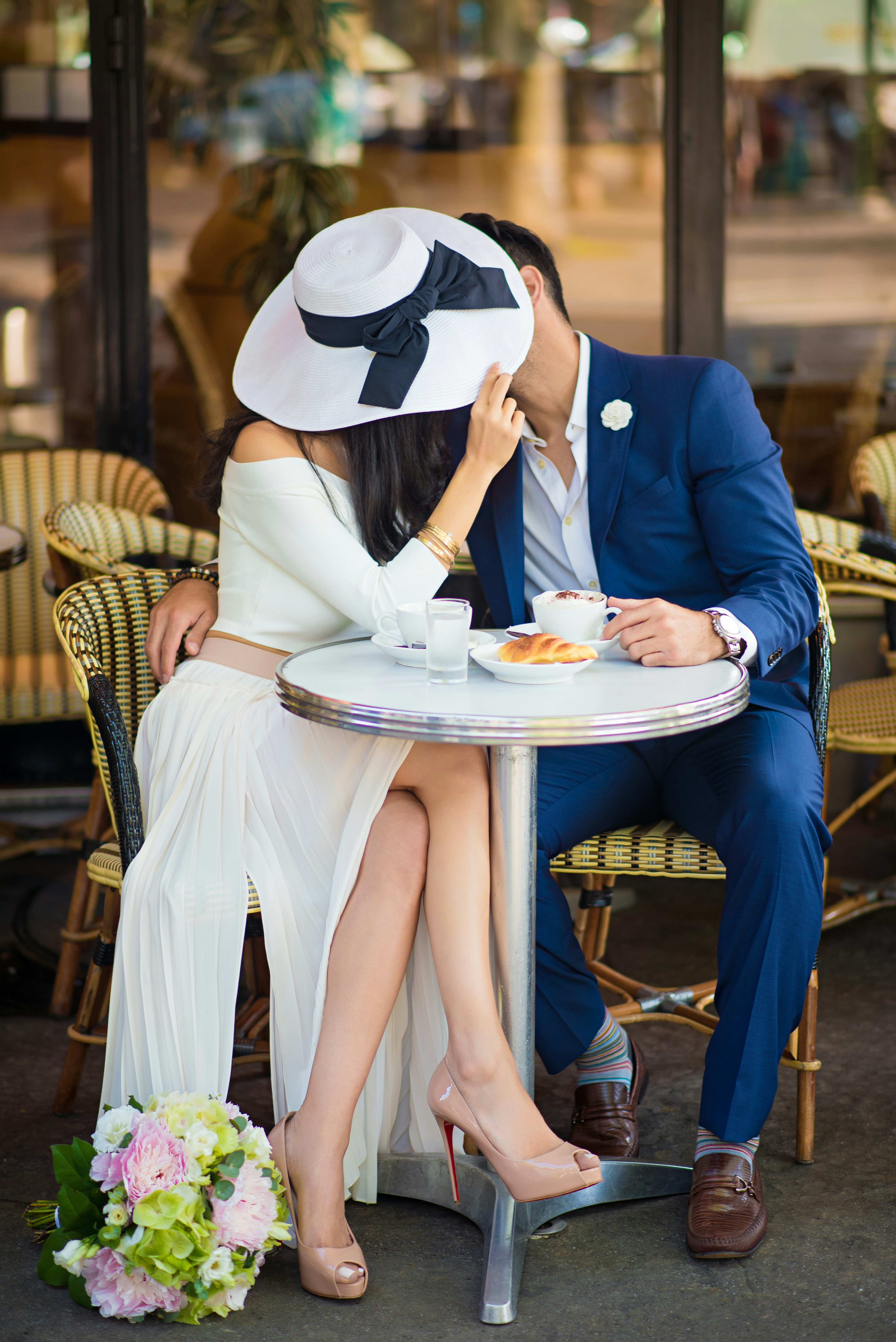A couple eating at a restaurant | Source: Unsplash