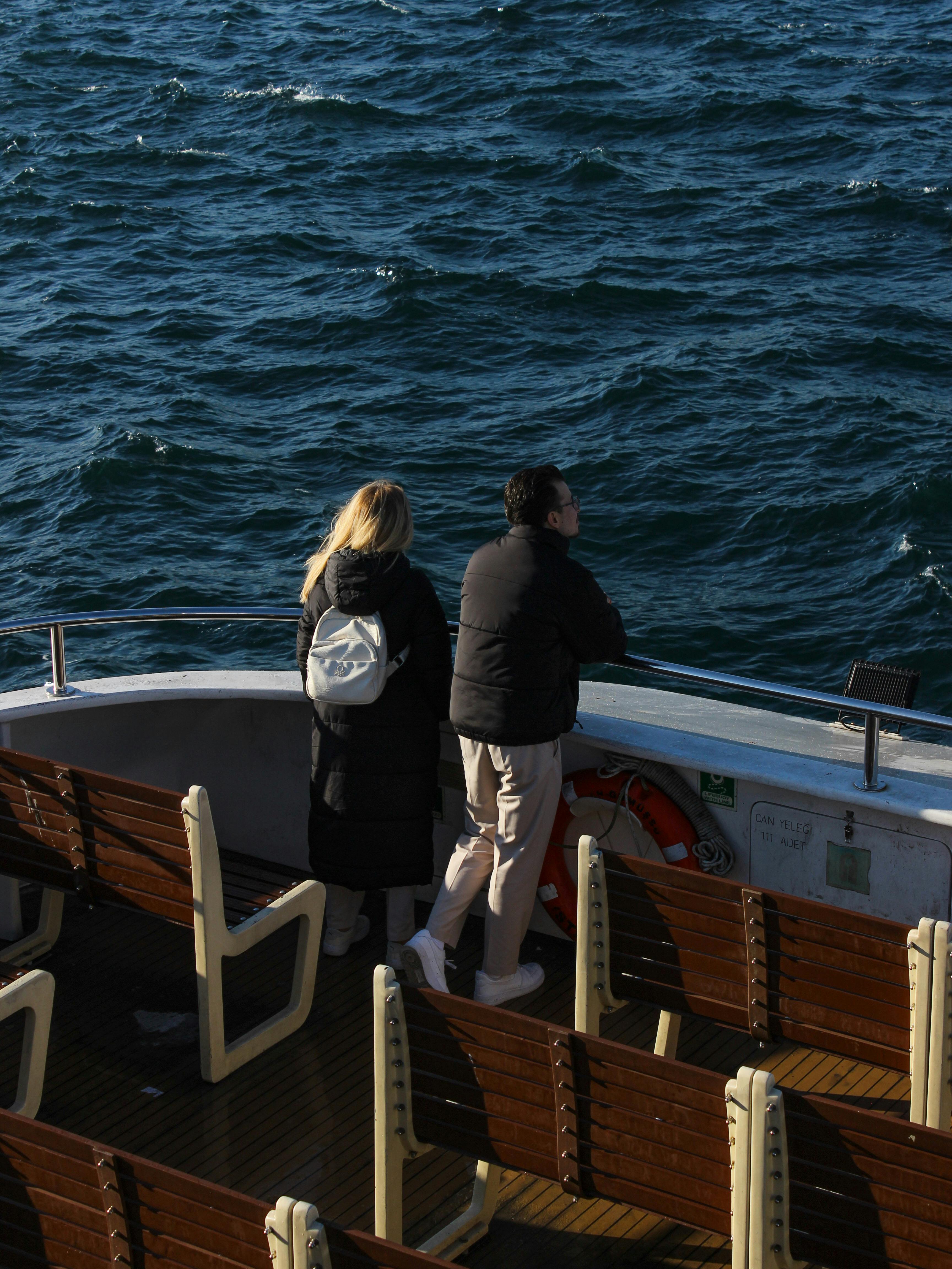 Couple on a ferry | Source: Pexels