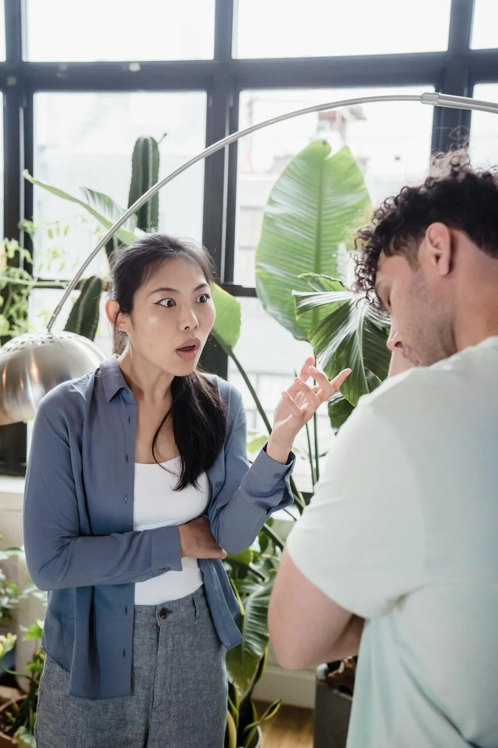 An angry woman lecturing her husband | Source: Pexels