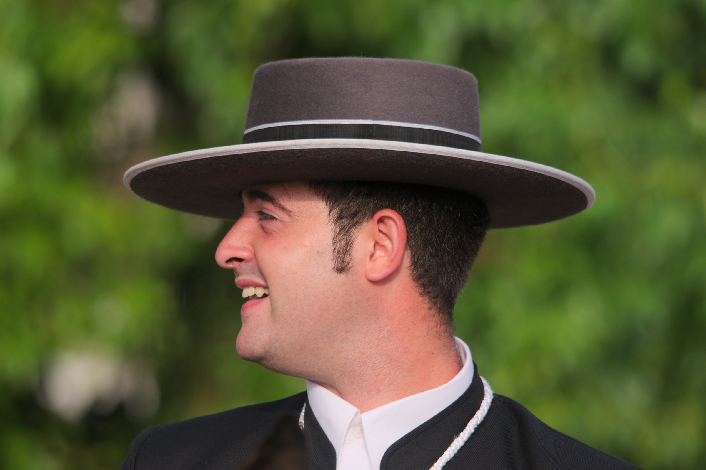 A man in a suit and tie wearing a hat | Source: Unsplash