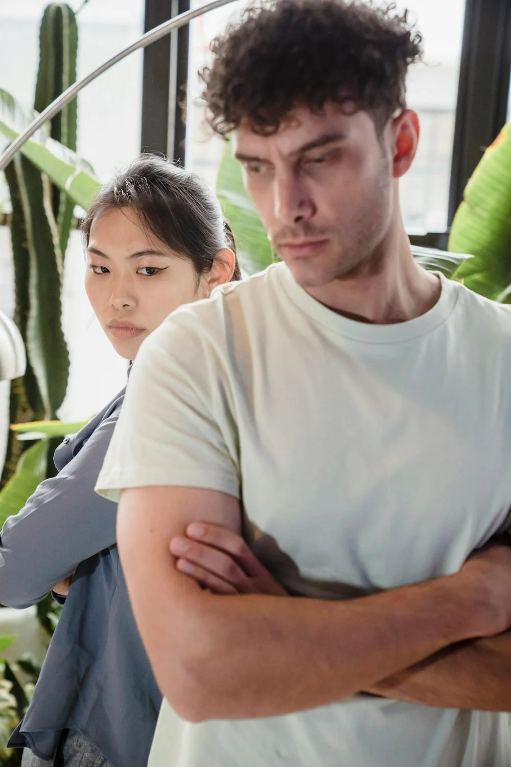 A man turning away from his girlfriend | Source: Pexels