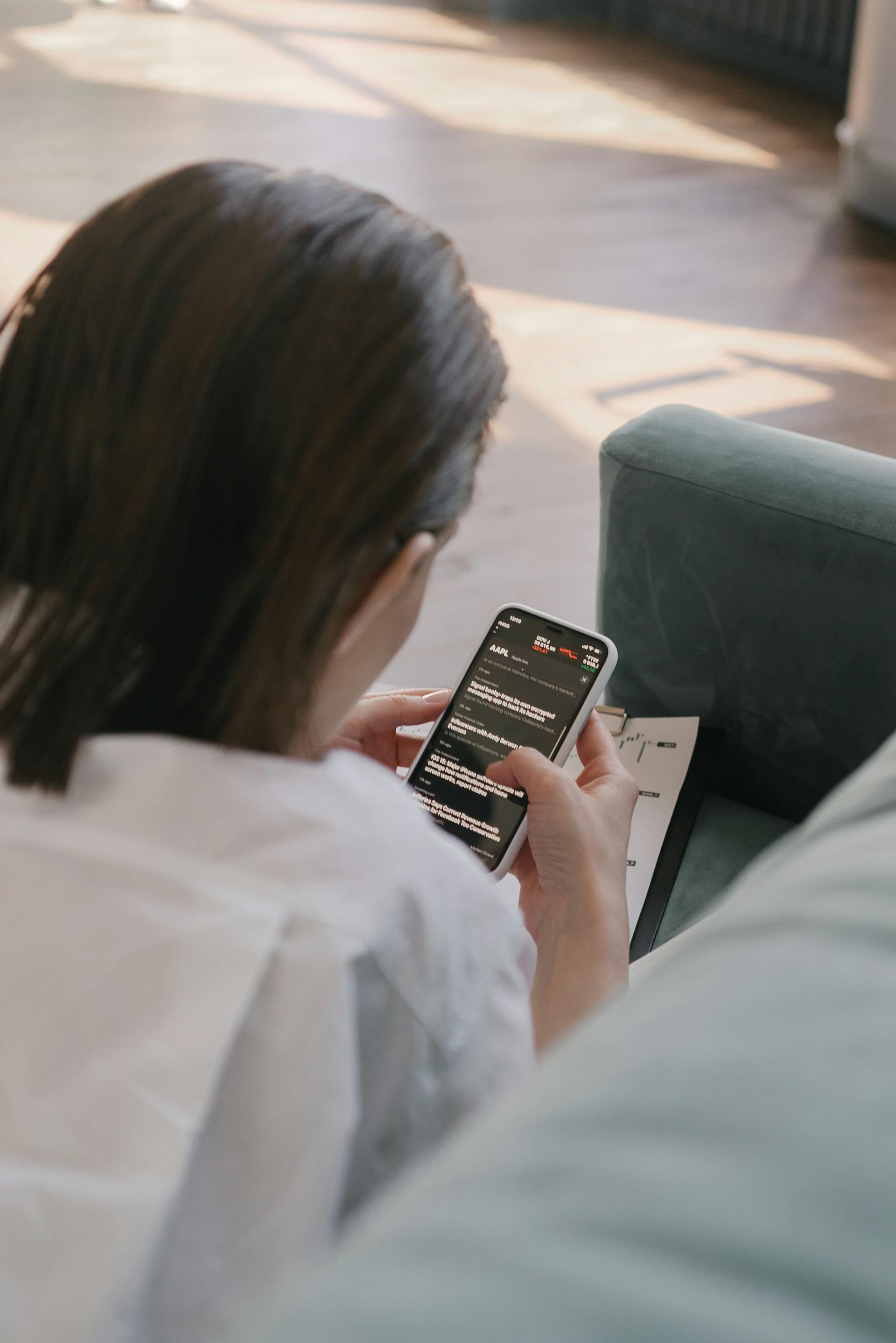 A woman scrolling on her cell phone | Source: Pexels