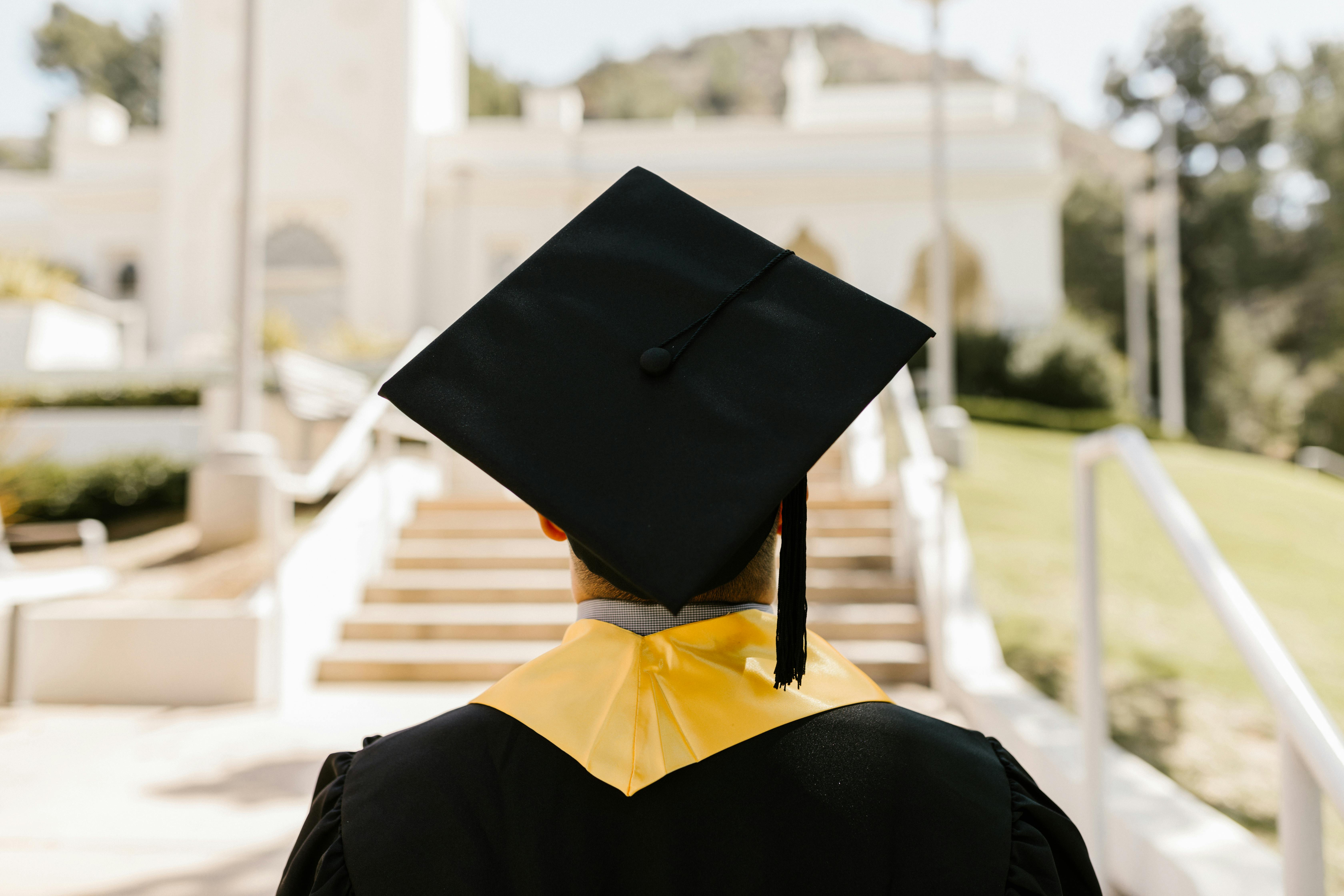 A young man graduating college | Source: Pexels