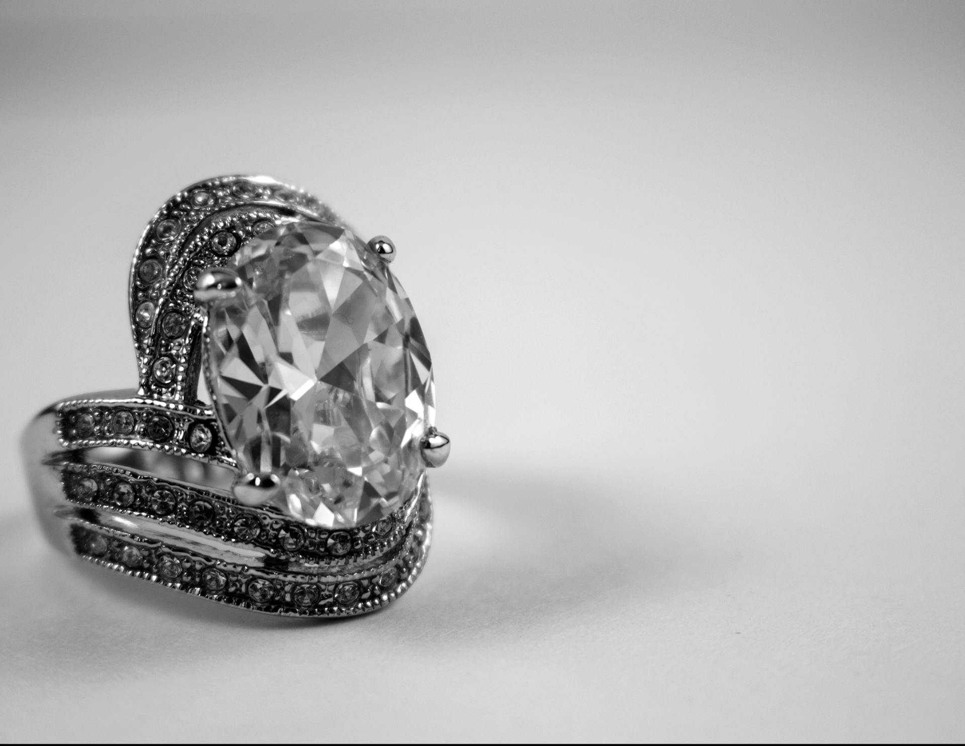 A diamond ring on a table | Source: Pexels