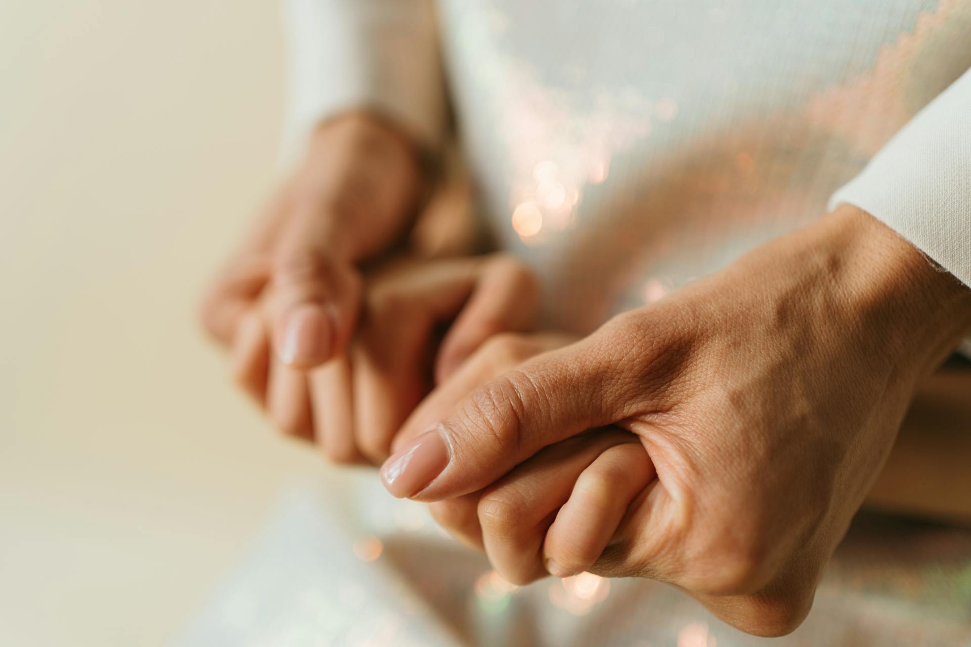 A woman holding a child's hands | Source: Pexels