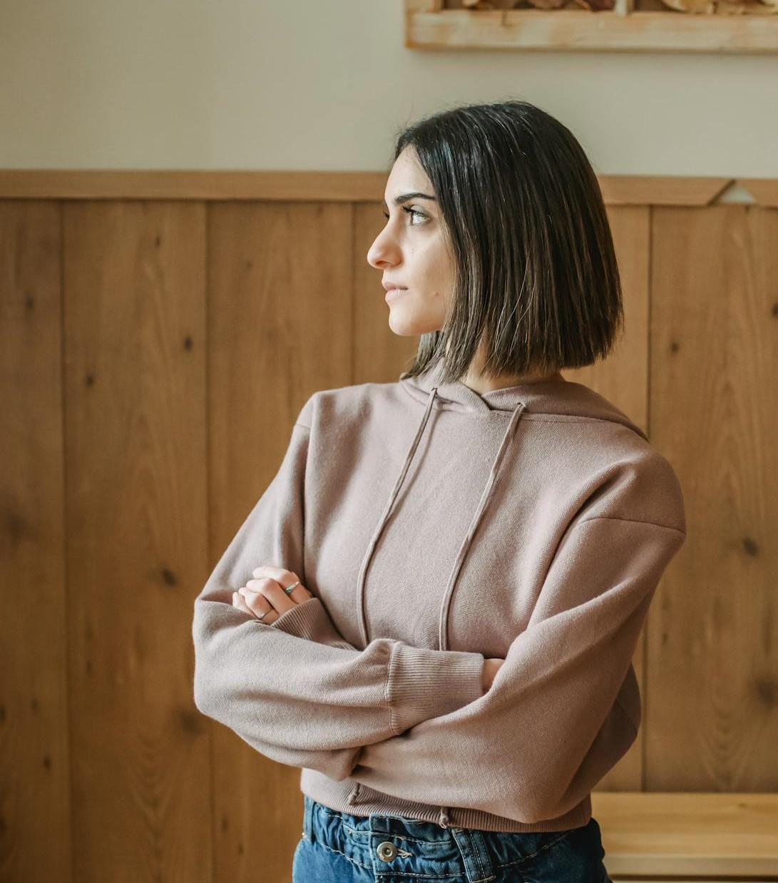 A woman talking to someone | Source: Pexels