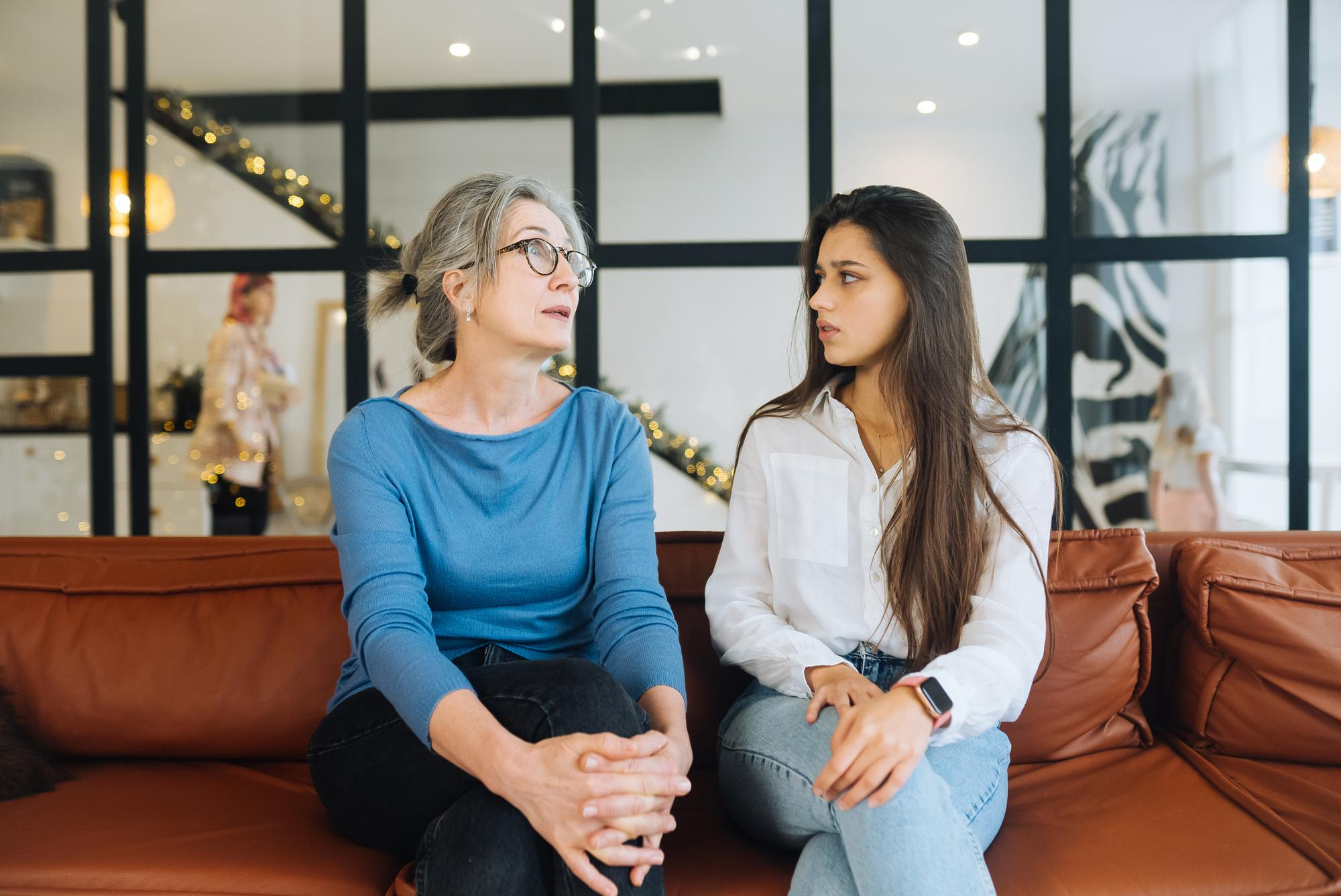 A younger woman talking to an older one | Source: Freepik