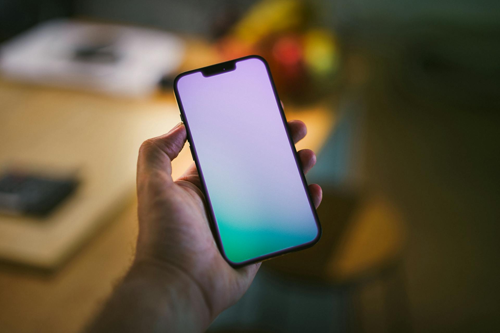 Cropped shot of a man holding his phone | Source: Pexels