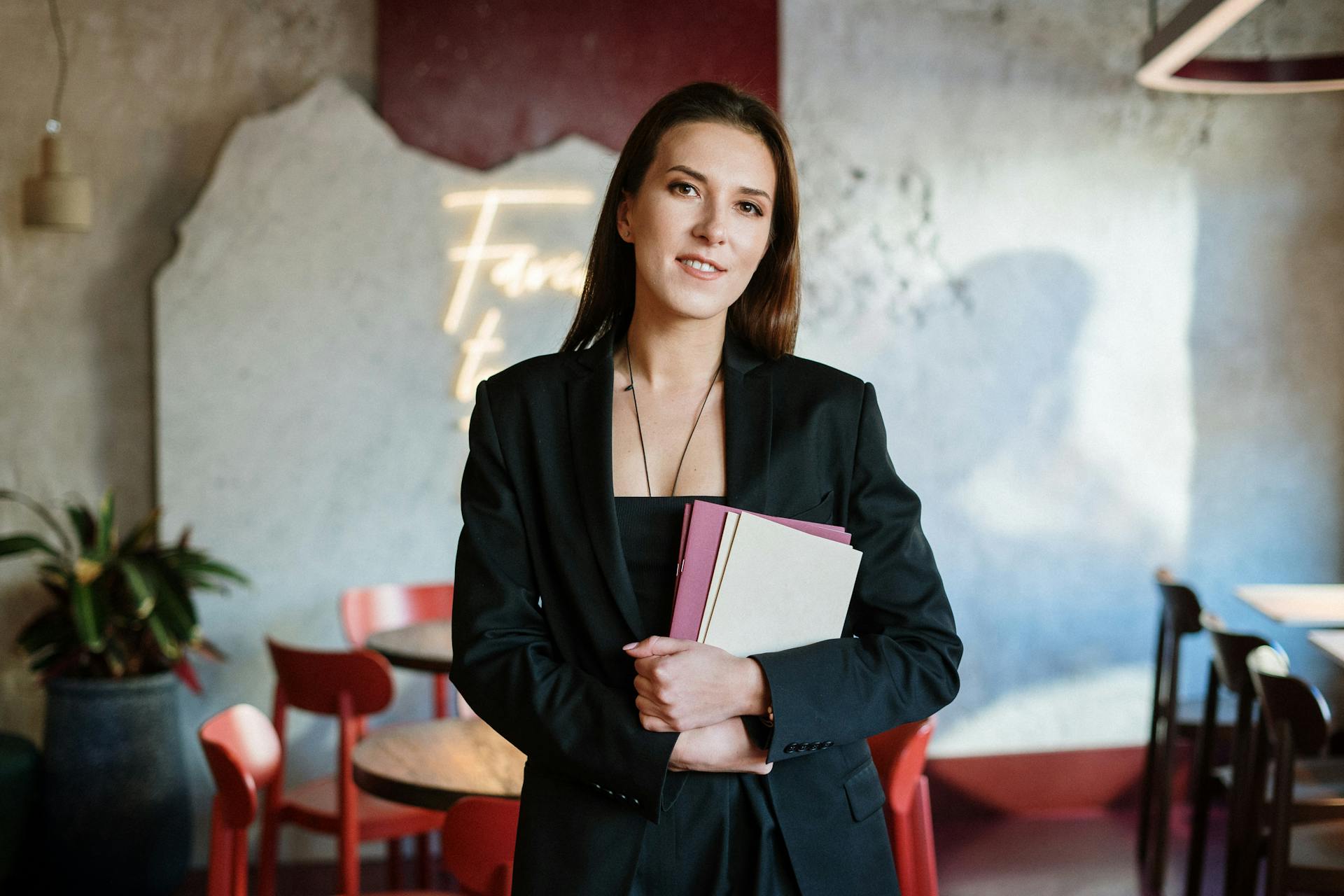 A restaurant hostess | Source: Pexels