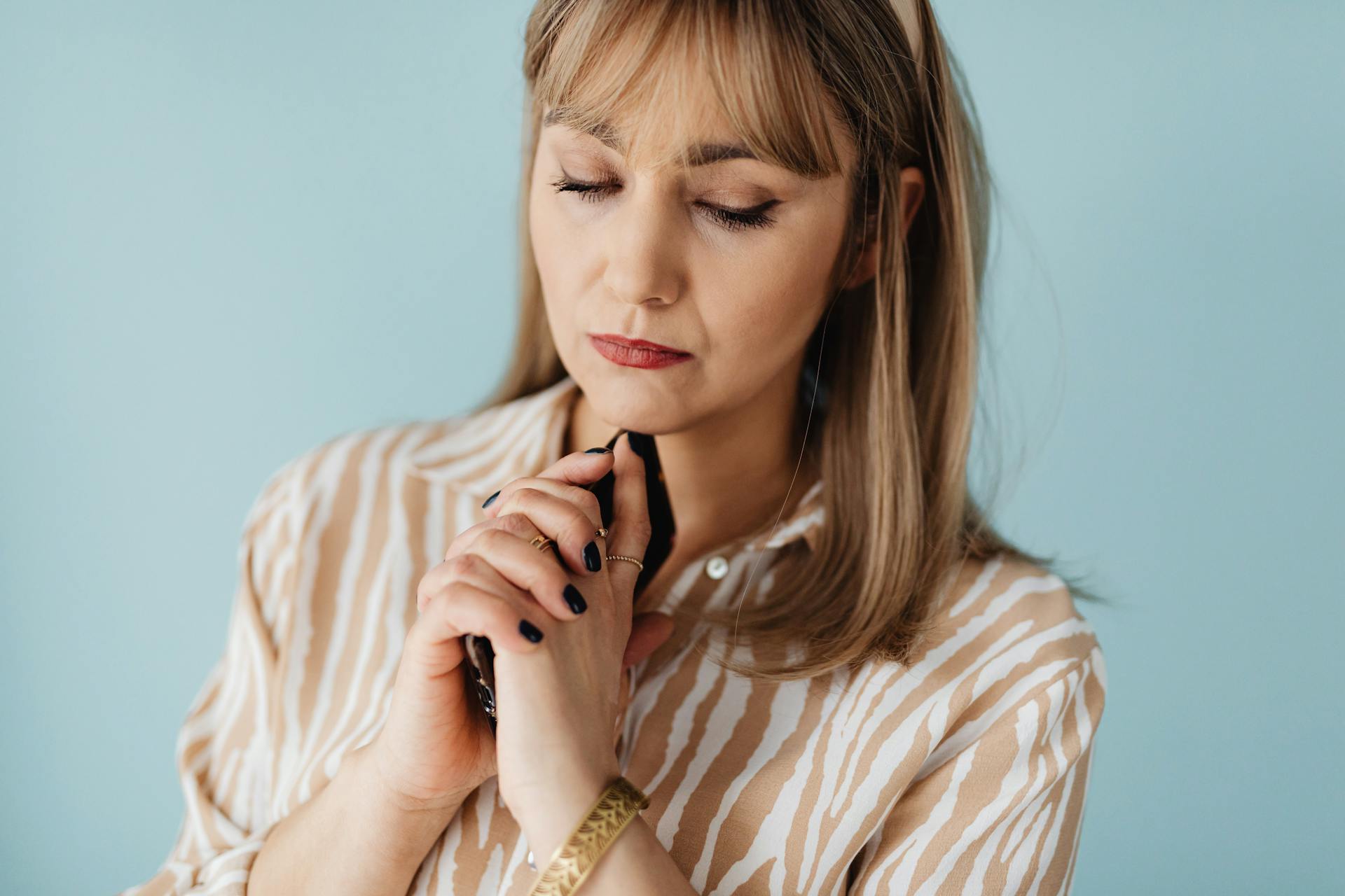 A pensive woman | Source: Pexels