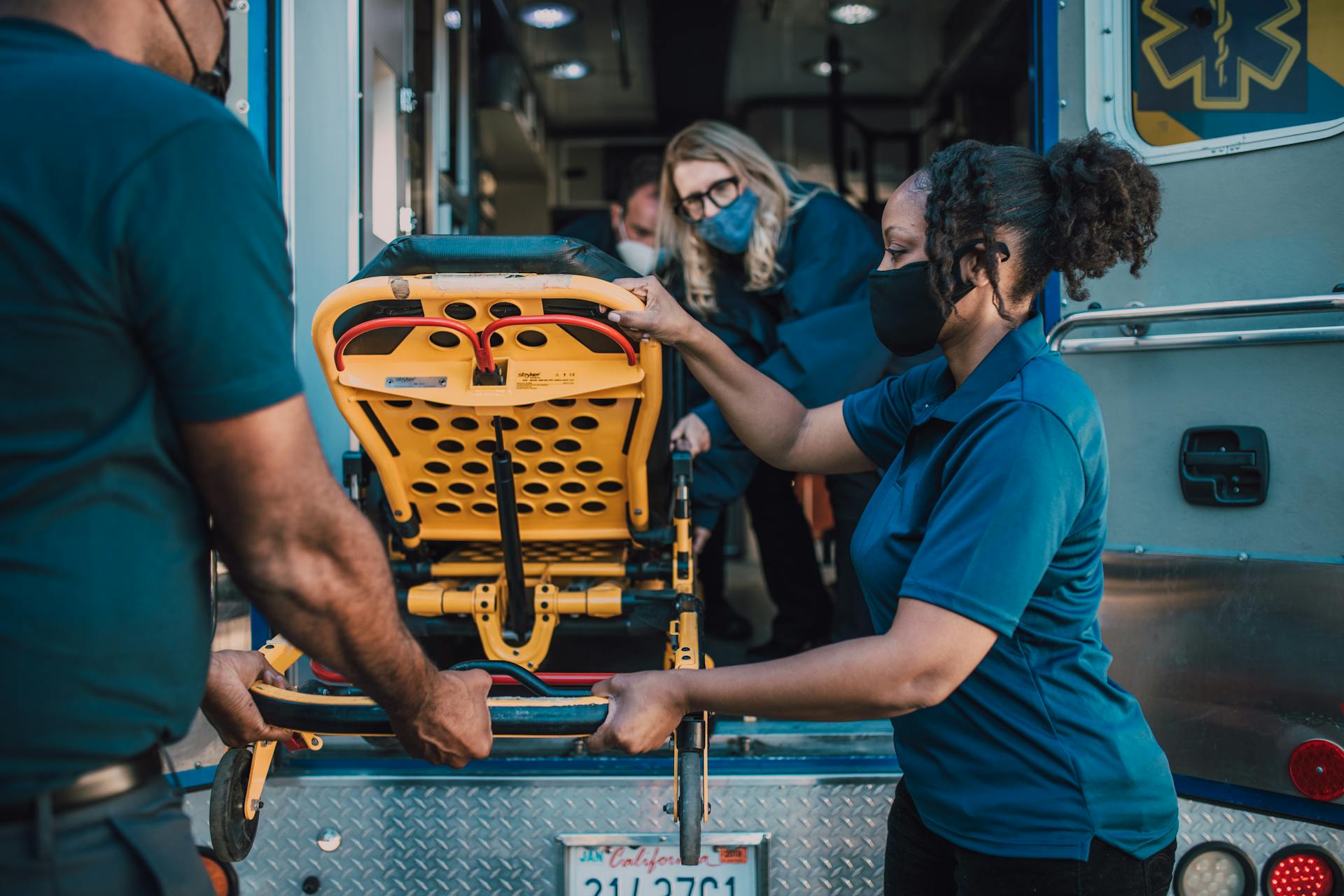 Paramedics pulling out a stretcher from an ambulance | Source: Pexels