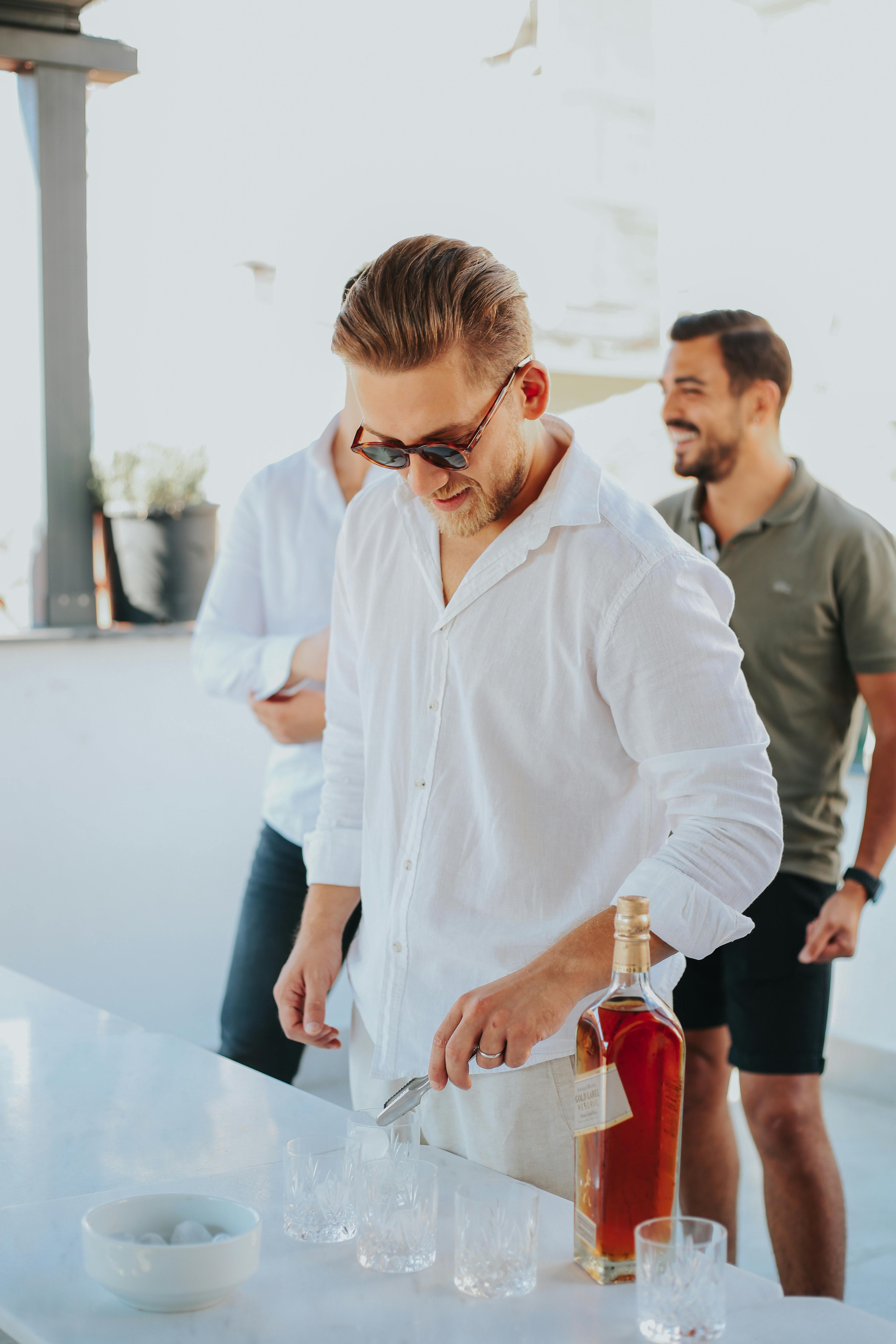 A group of men at a party | Source: Pexels