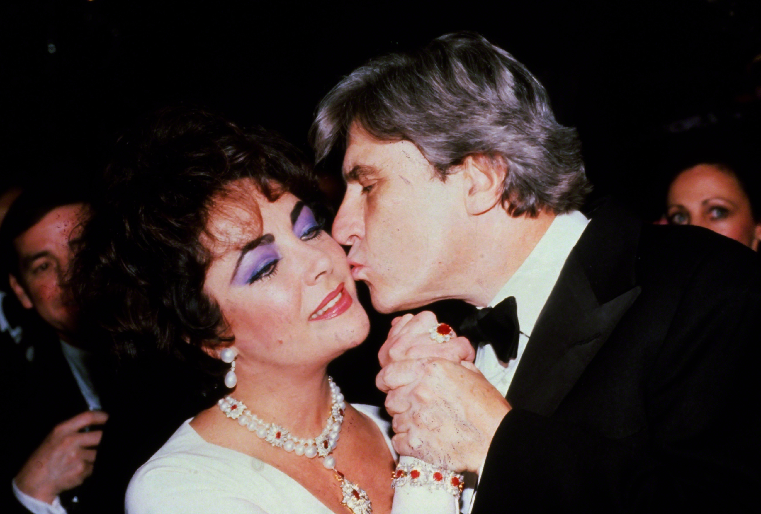 Elizabeth Taylor and Senator John Warner attends the afterparty for the play, The Little Foxes at Xenon on May 7, 1981 in New York City. | Source: Getty Images