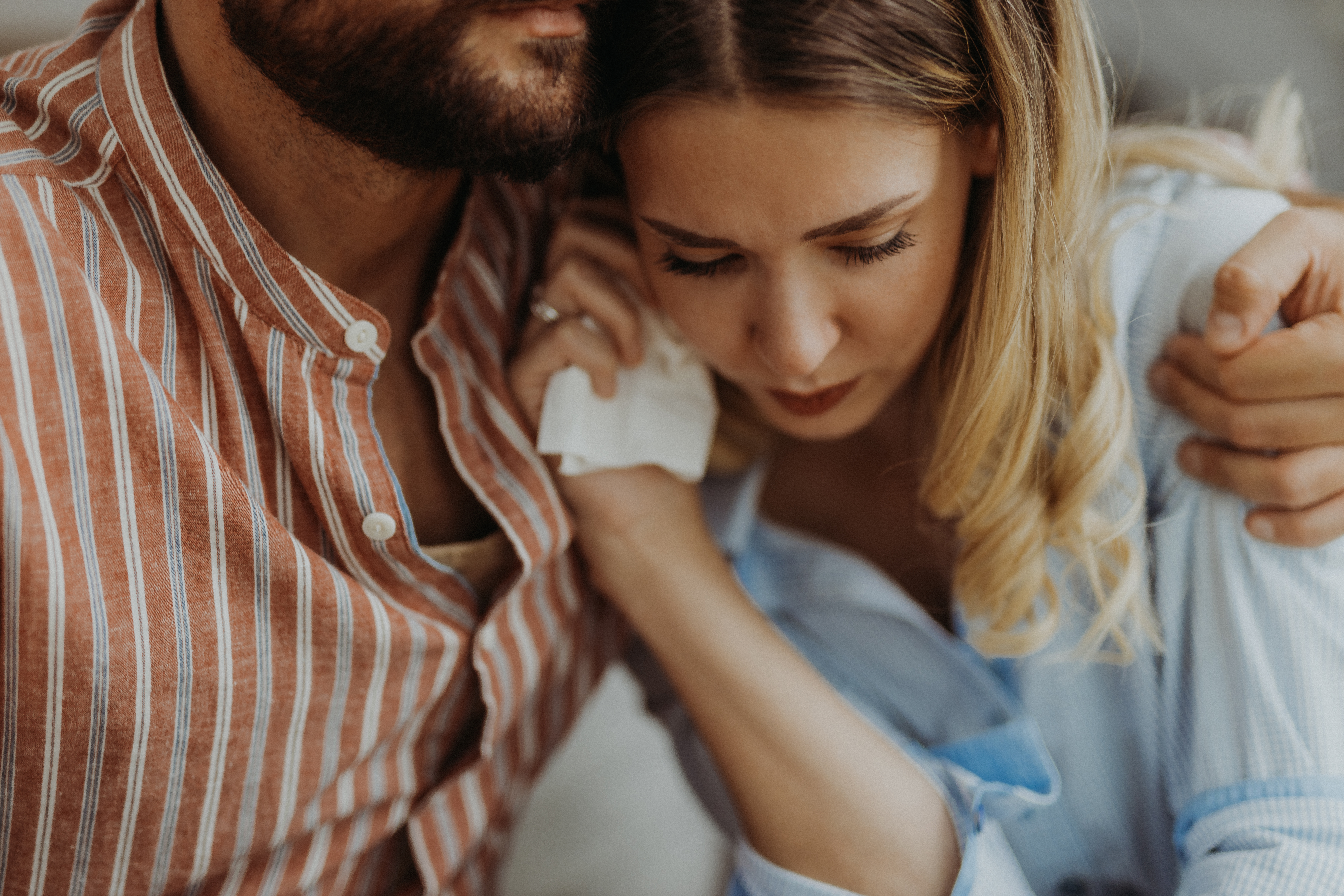 A husband consoling his depressed wife | Source: Getty Images