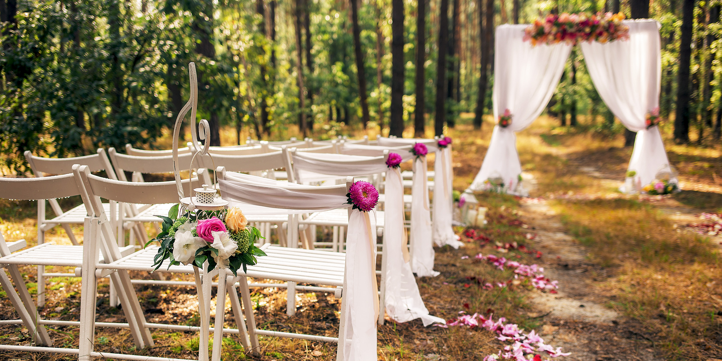 An outdoor wedding | Source: Shutterstock