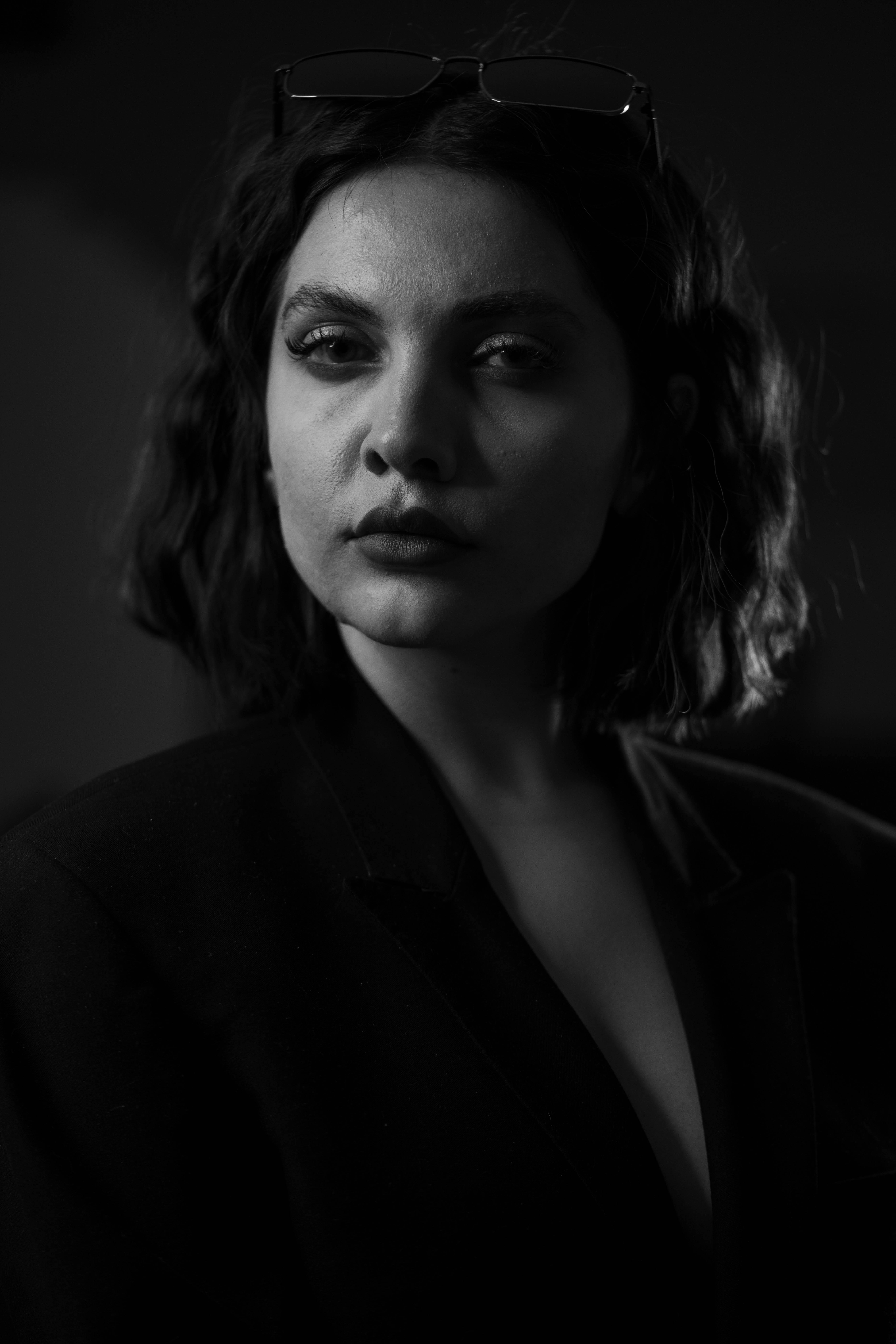 Poważna i zdeterminowana kobieta | Źródło: Pexels