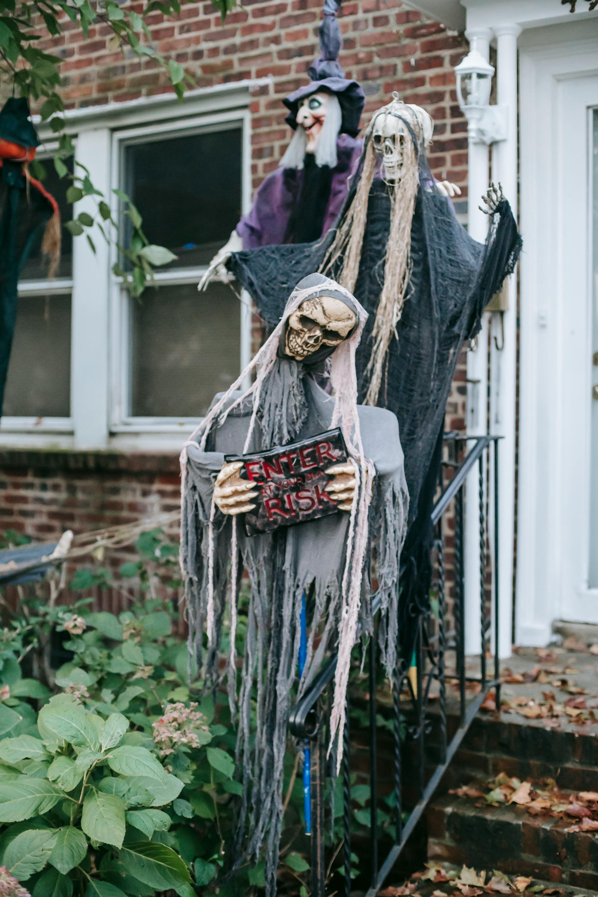 Spooky Halloween decorations | Source: Pexels