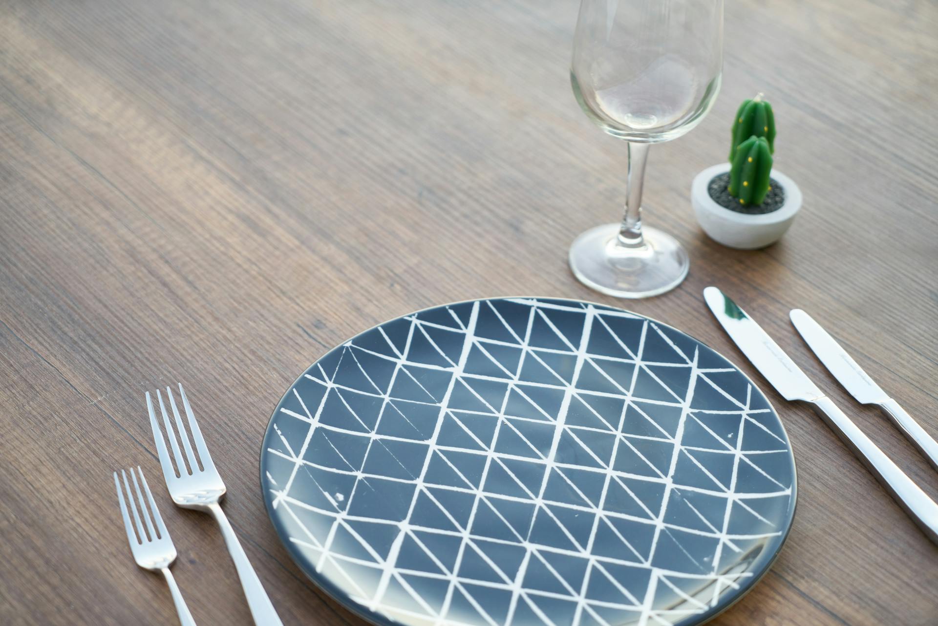 A plate and silverware on a table | Source: Pexels