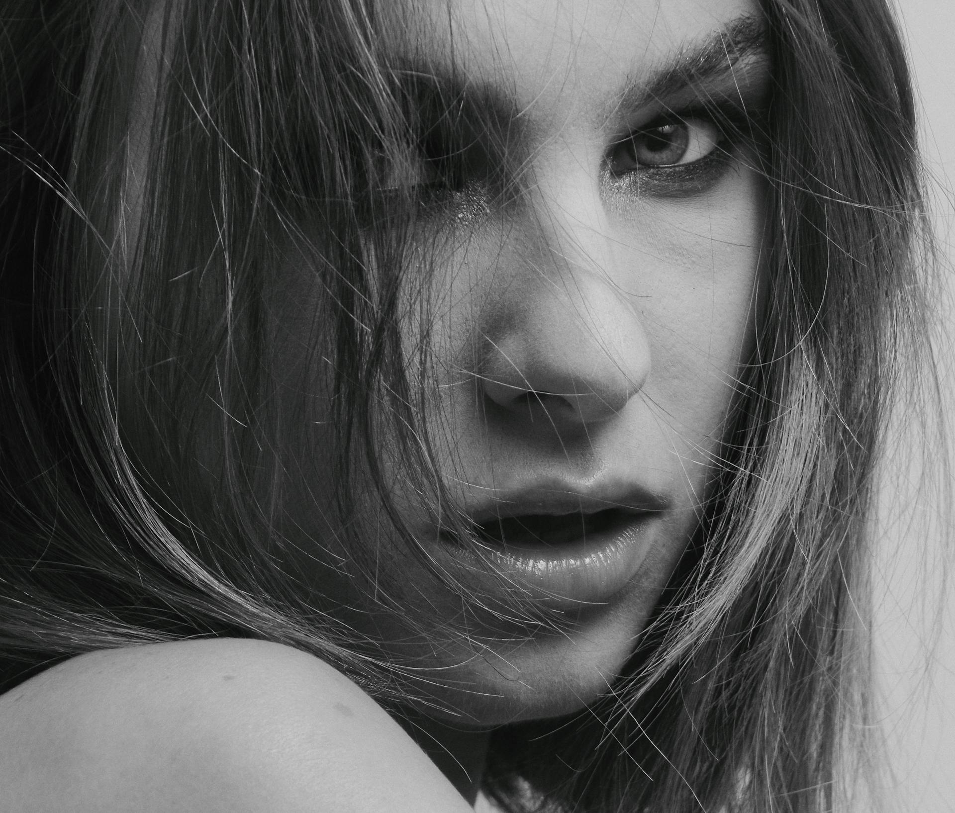 A woman with a grim expression | Source: Pexels